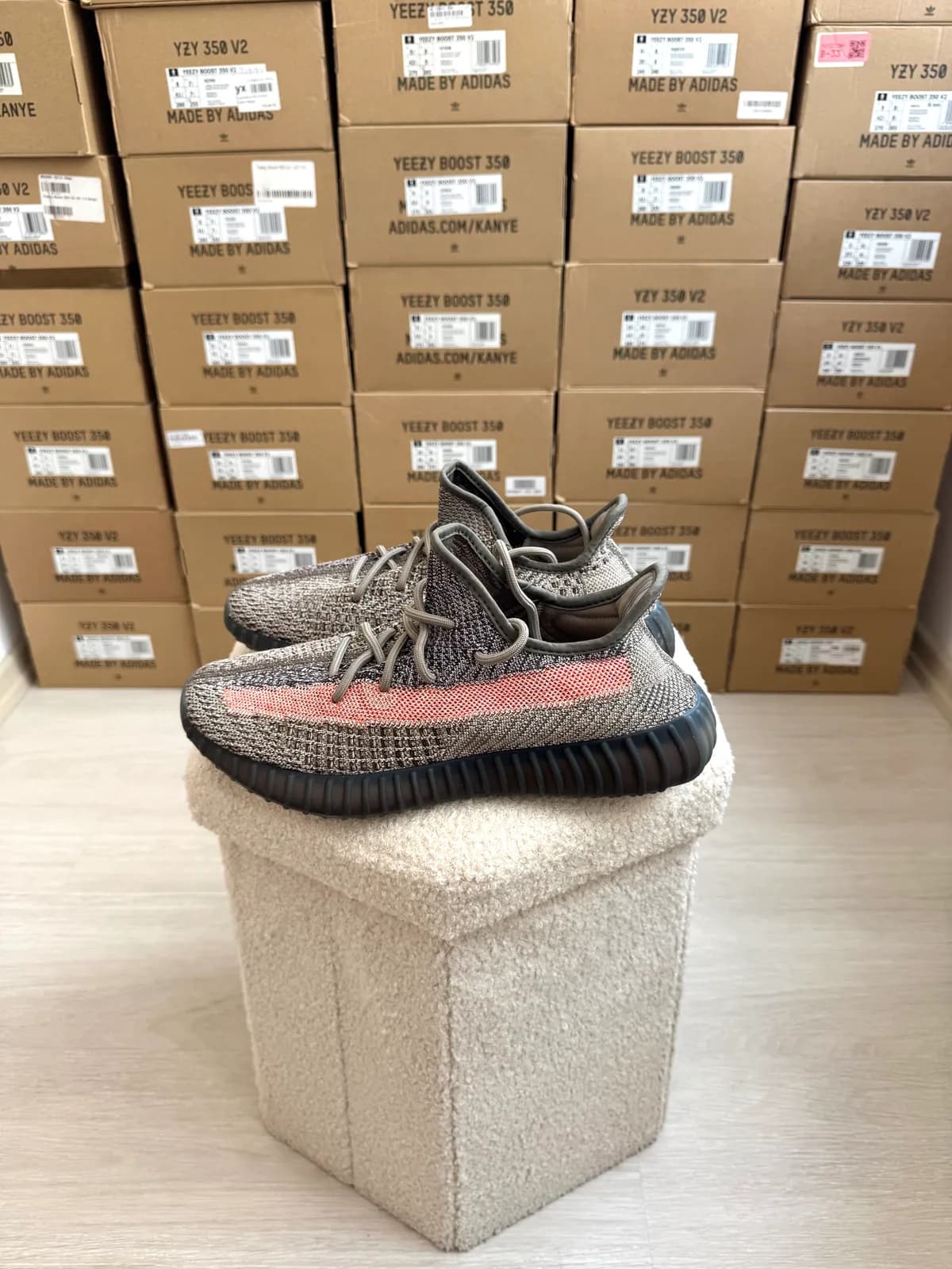 Yeezy Boost 350 V2 Ash Stone — mărimea 43 1/3 — foto 1