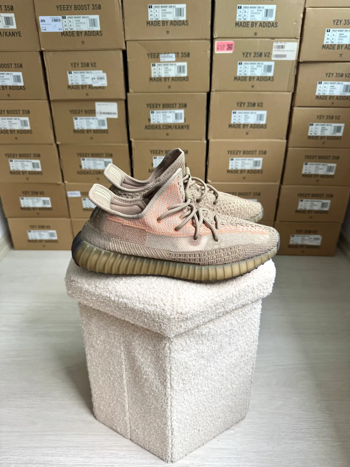 Yeezy Boost 350 V2 Sand Taupe — mărimea 44 2/3 — foto 3