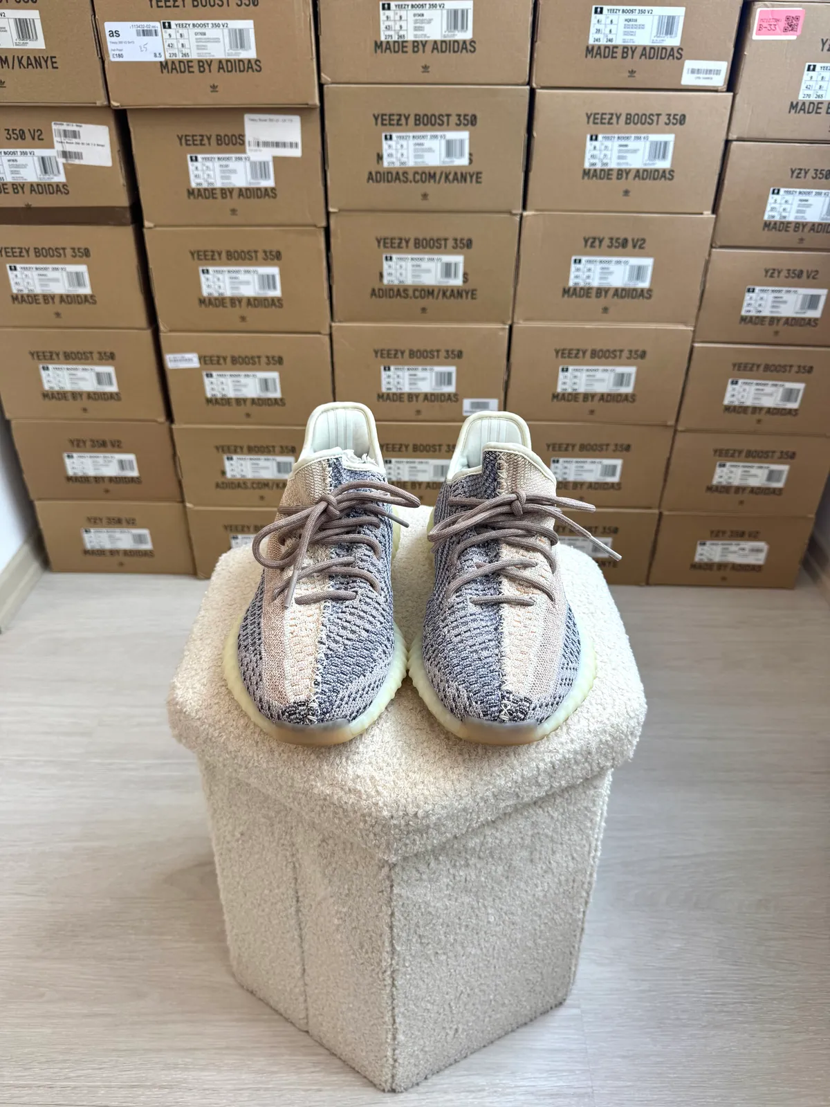 Yeezy Boost 350 V2 Ash Pearl — mărimea 43 1/3 — foto 2