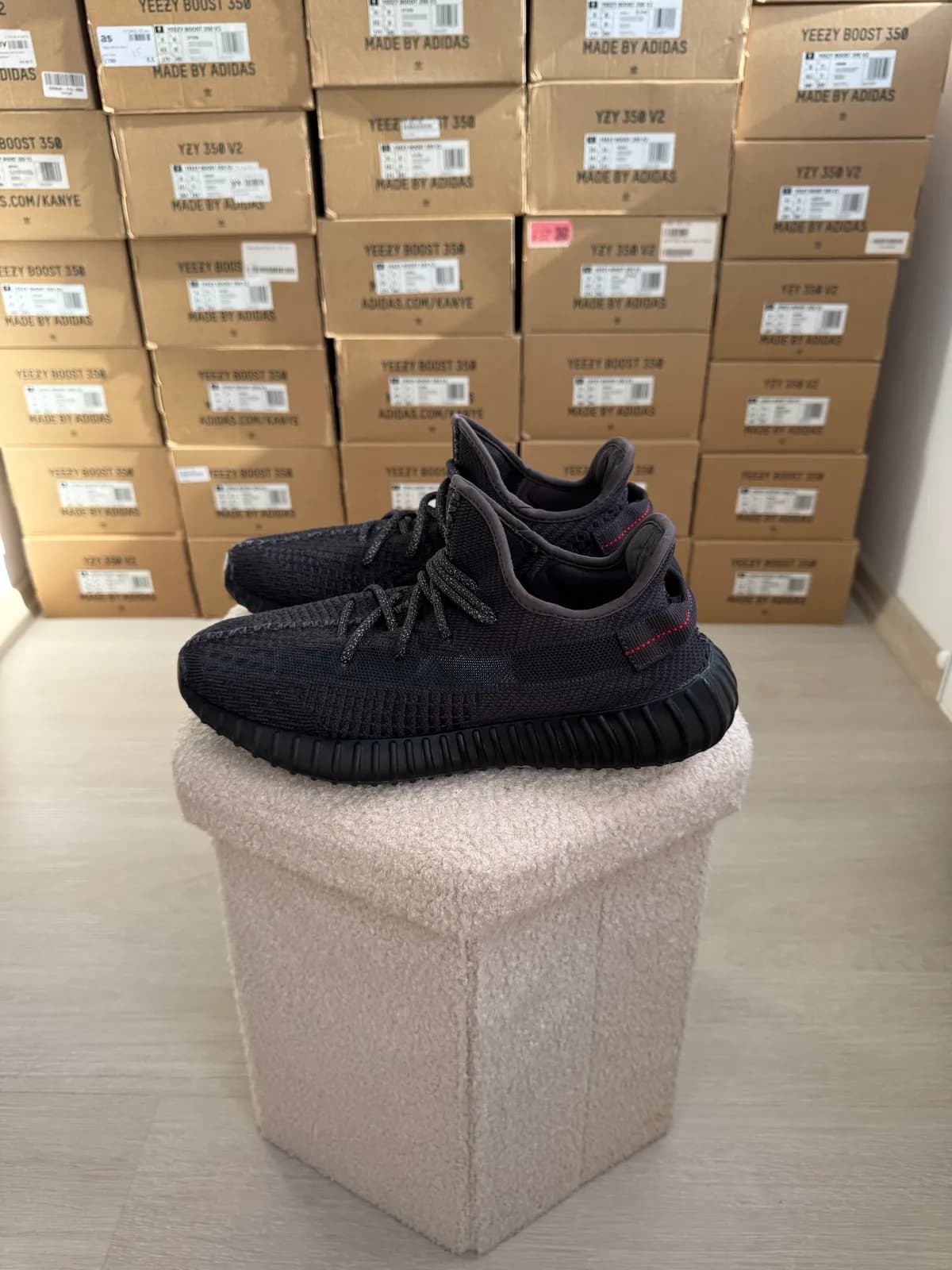 Yeezy Boost 350 V2 Black Static — mărimea 43 1/3 — foto 1