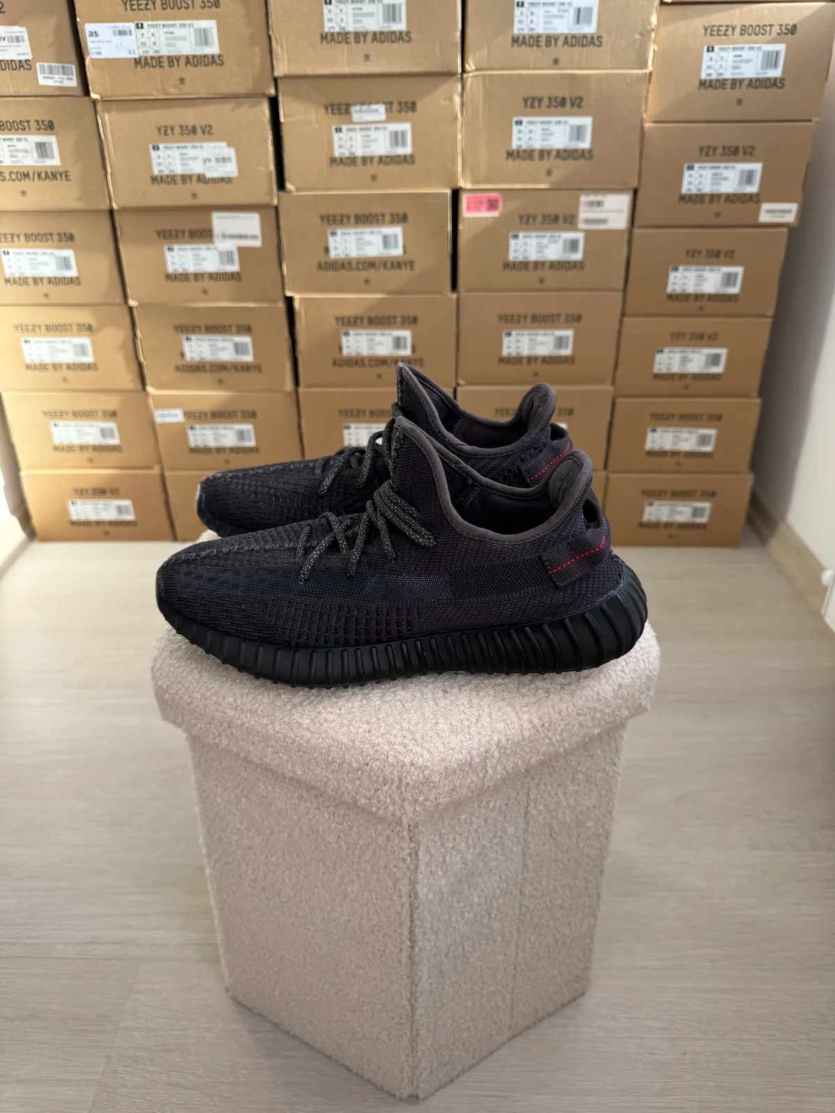 Yeezy Boost 350 V2 Black Static — mărimea 43 1/3 — foto 1