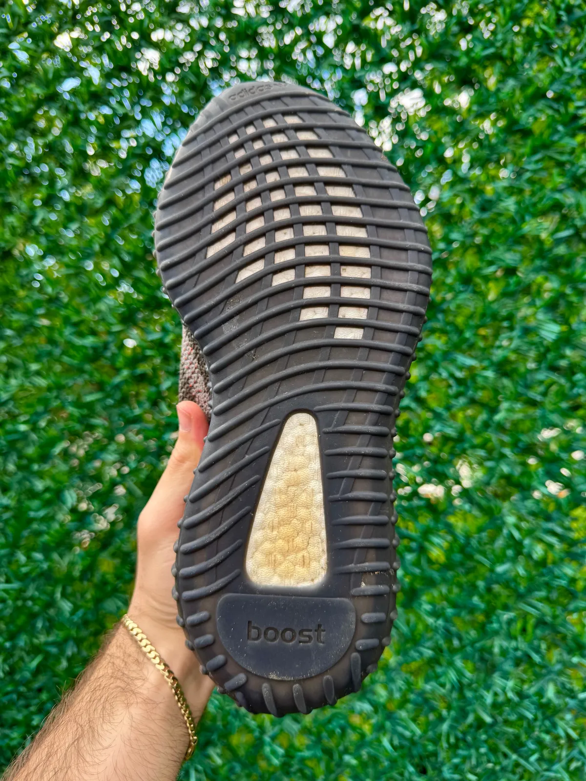 Yeezy Boost 350 V2 Carbon Beluga — mărimea 42 — foto 2