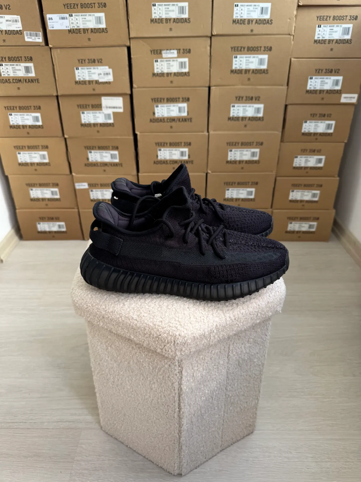 Yeezy Boost 350 V2 Onyx — mărimea 44 — foto 3