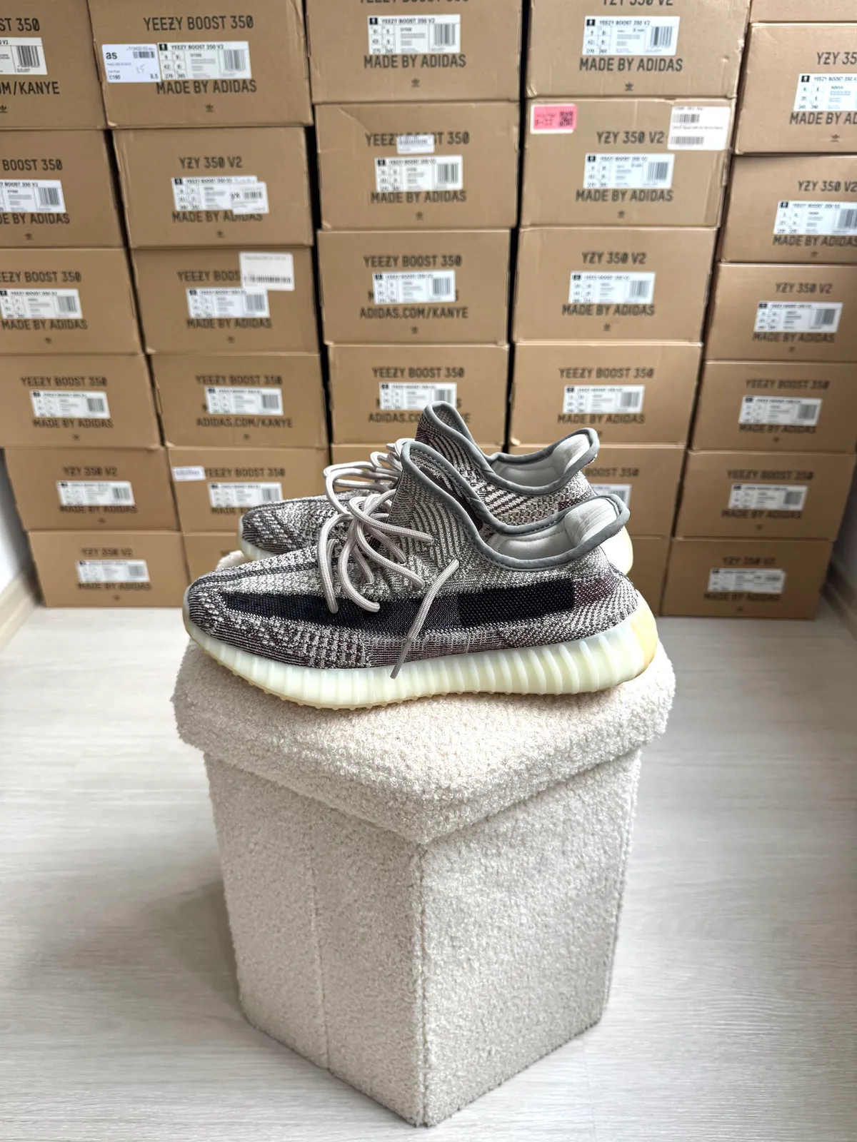 Yeezy Boost 350 V2 Zyon — mărimea 42 2/3 — foto 1