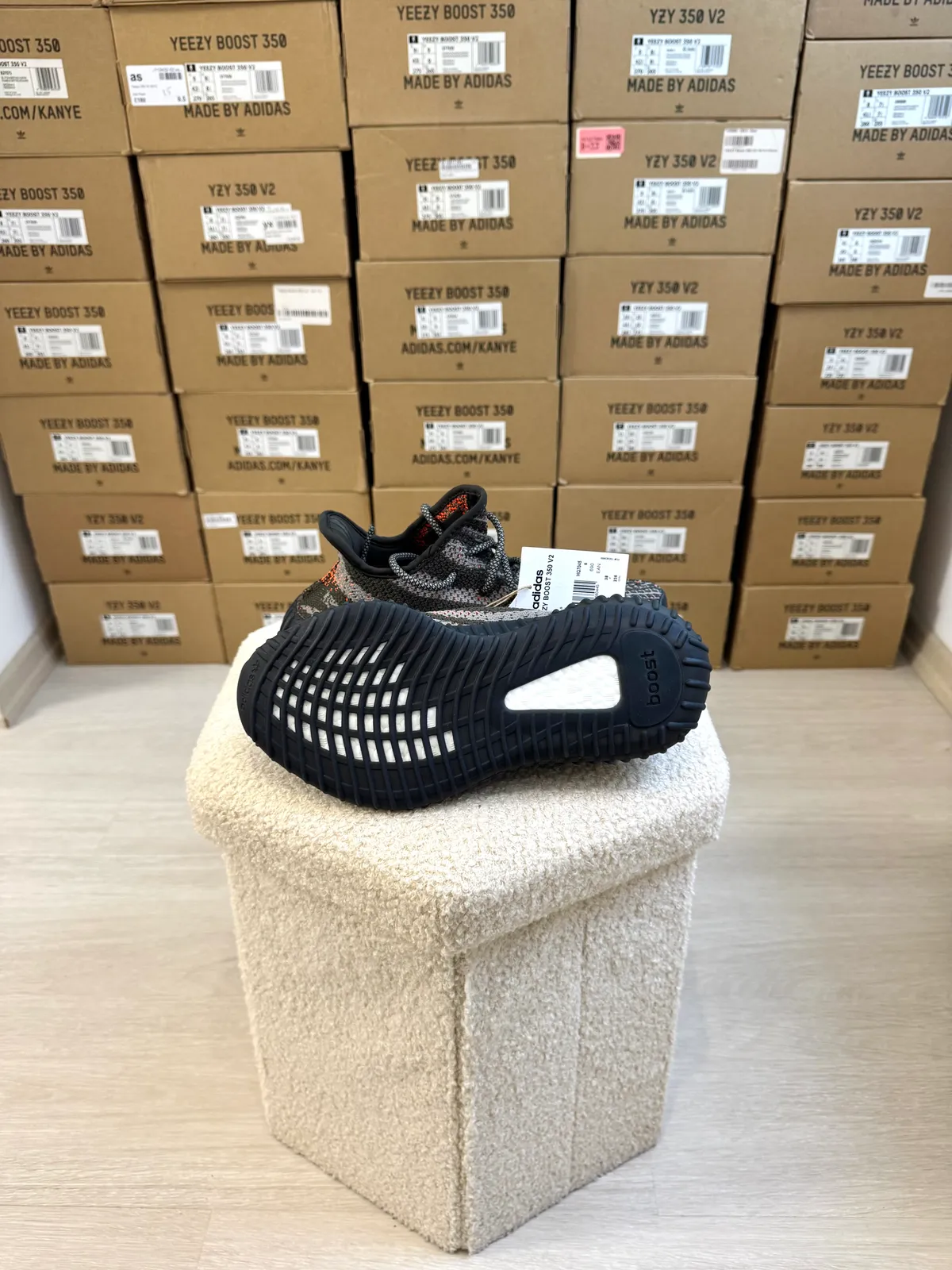 Yeezy Boost 350 V2 Carbon Beluga — mărimea 38 — foto 4