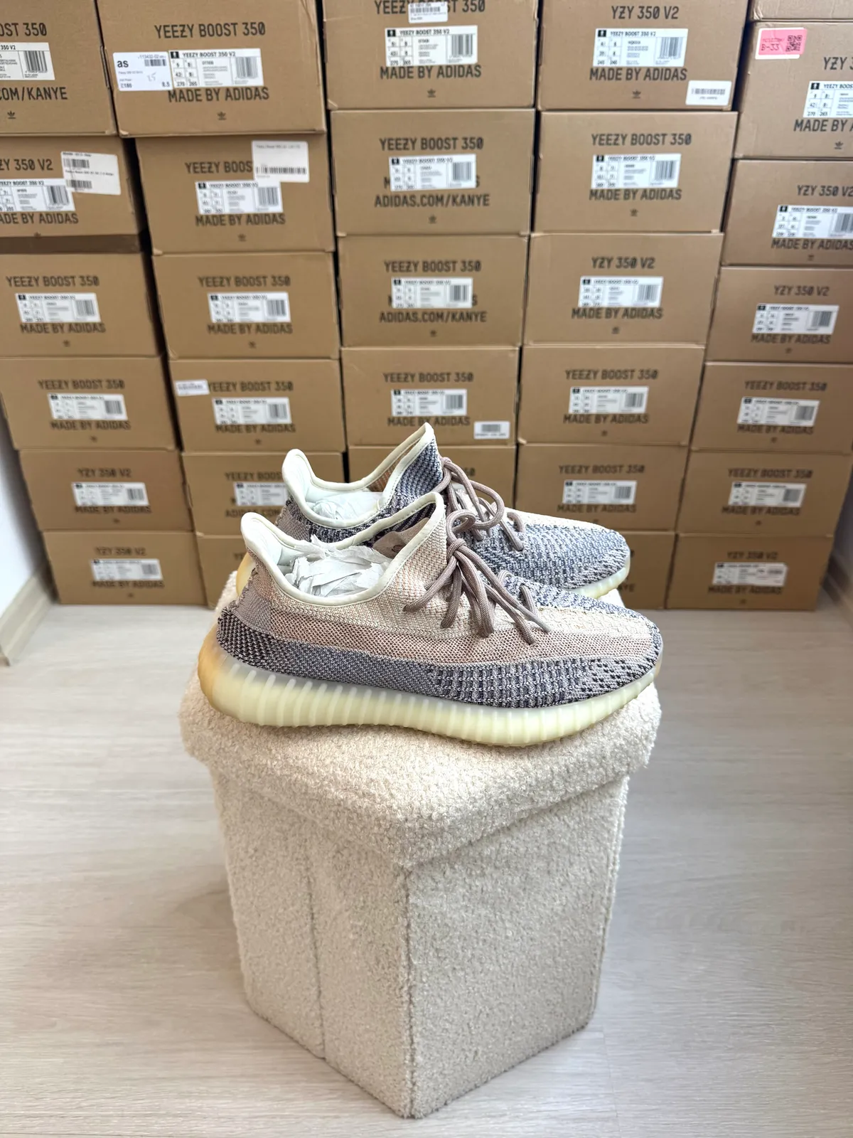 Yeezy Boost 350 V2 Ash Pearl — mărimea 43 1/3 — foto 3