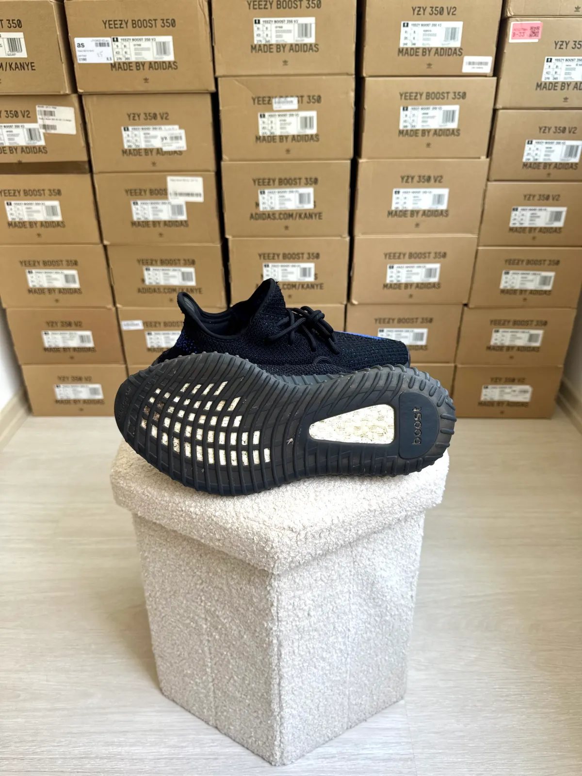 Yeezy Boost 350 V2 Dazzling Blue — mărimea 42 2/3 — foto 4