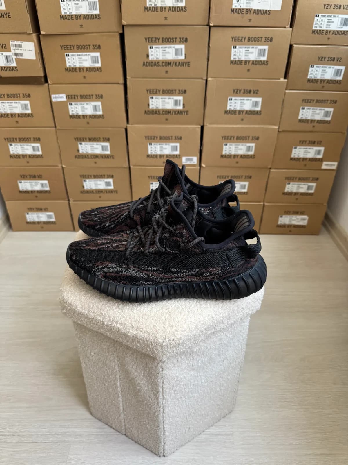Yeezy Boost 350 V2 MX Rock — mărimea 44 — foto 1