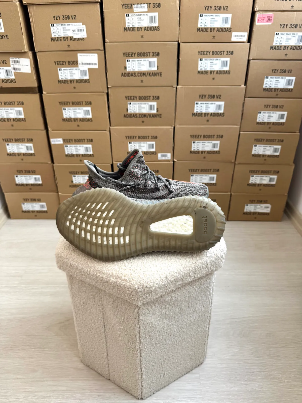 Yeezy Boost 350 V2 Beluga — mărimea 44 — foto 4
