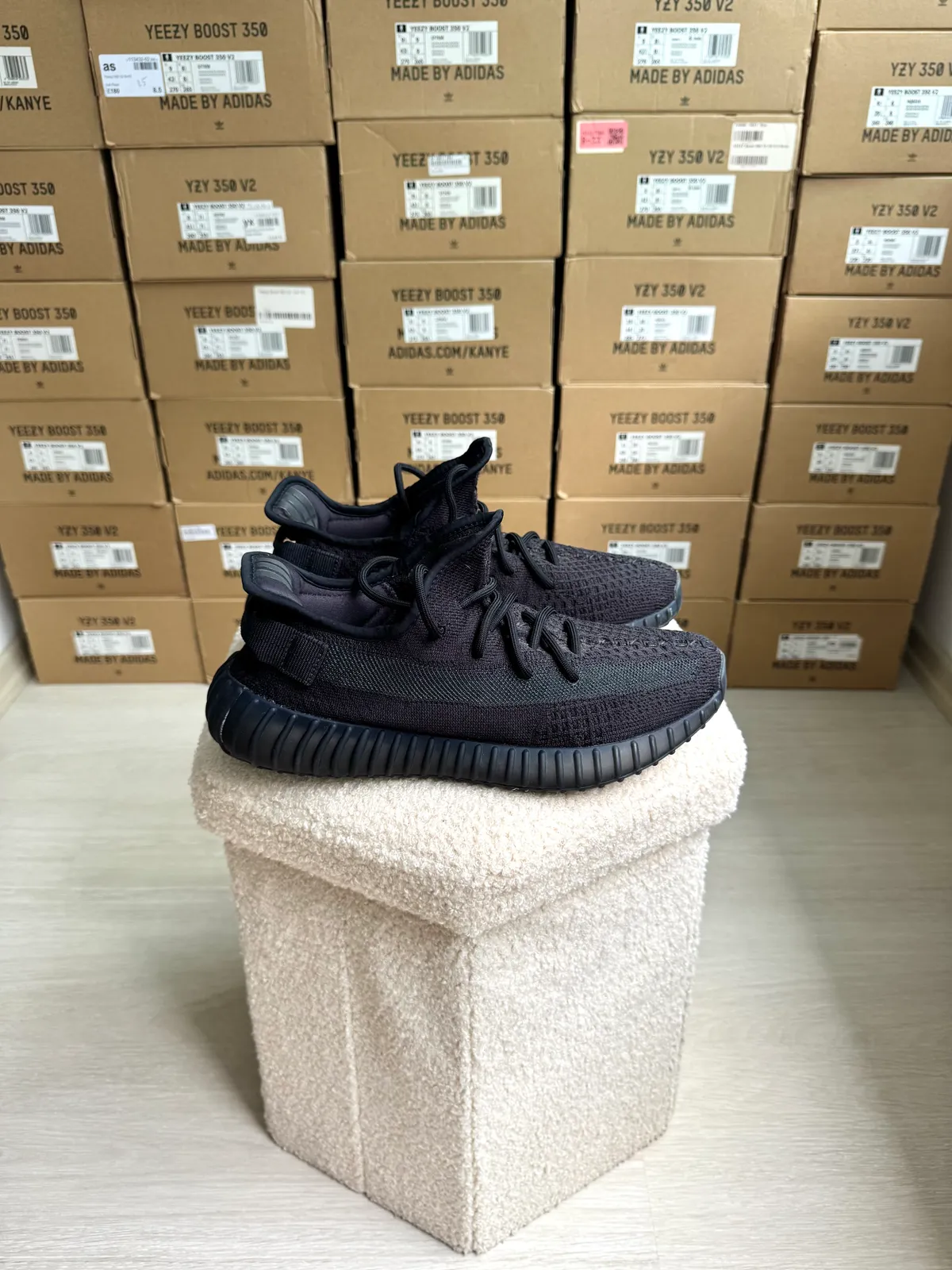 Yeezy Boost 350 V2 Onyx — mărimea 42 — foto 3
