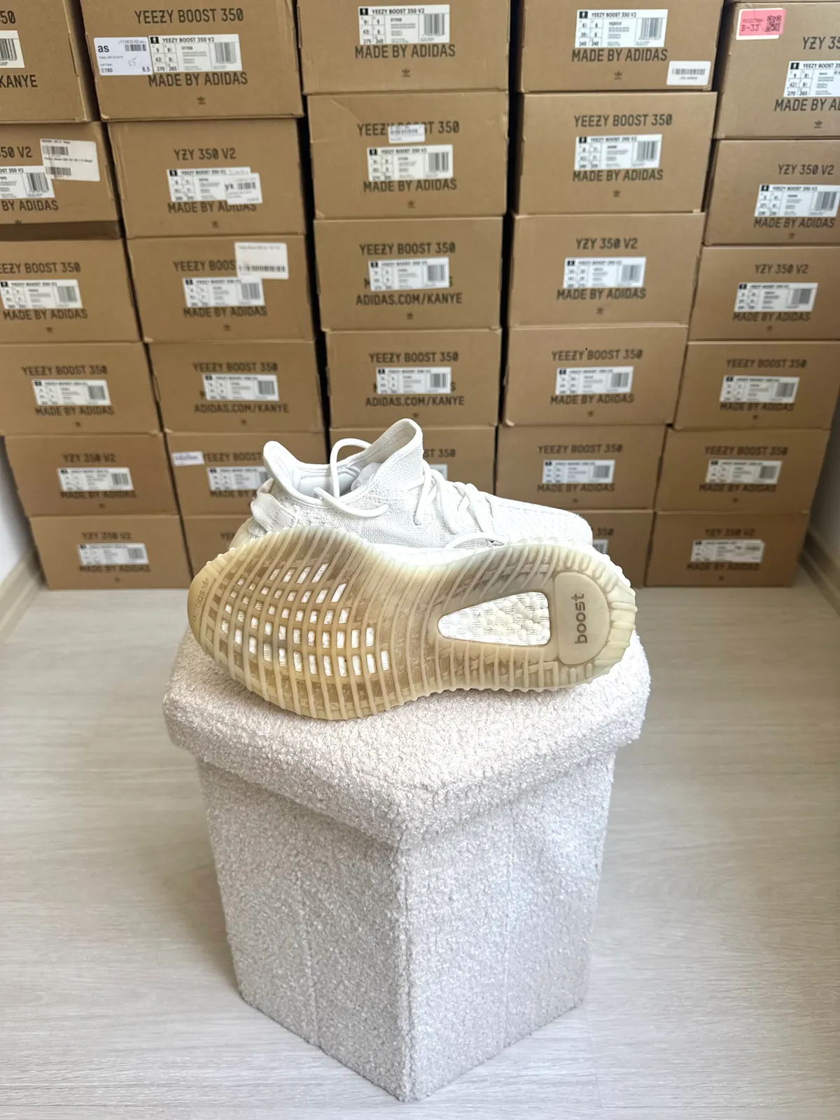 Yeezy Boost 350 V2 Bone — mărimea 39 1/3 — foto 4