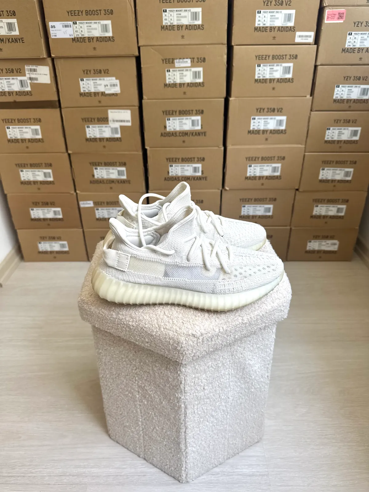 Yeezy Boost 350 V2 Bone — mărimea 39 1/3 — foto 3