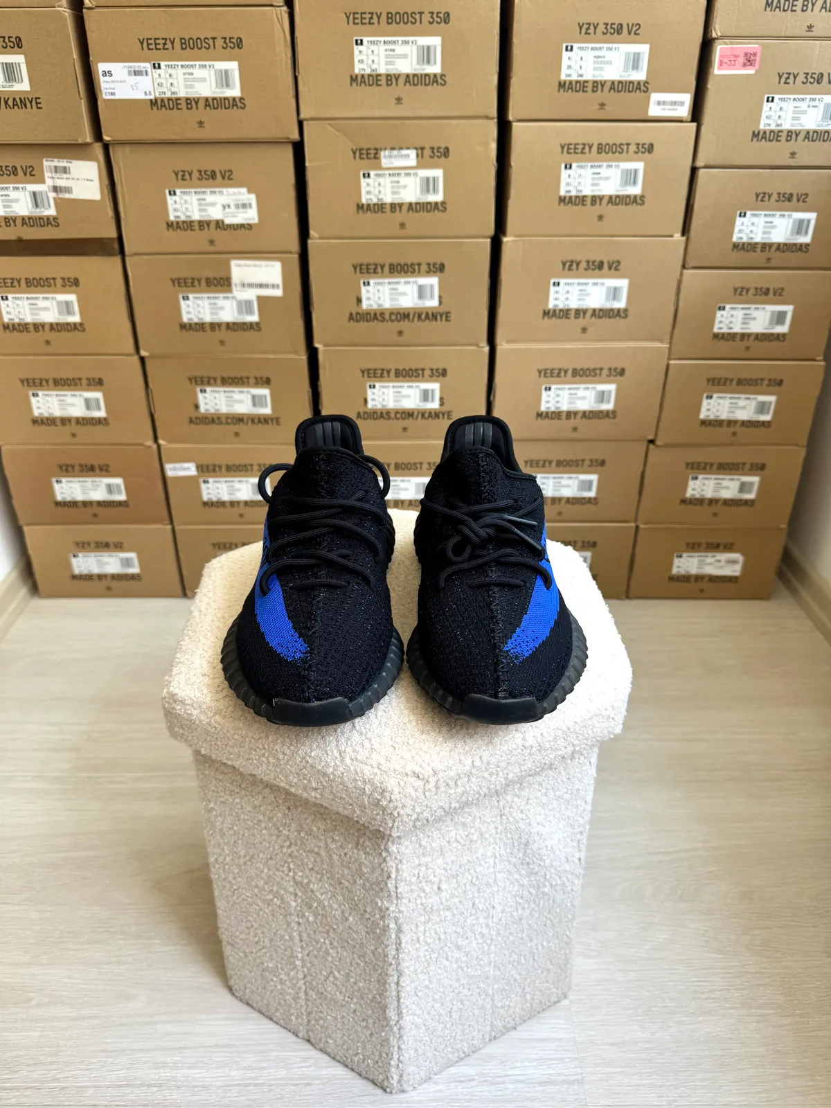 Yeezy Boost 350 V2 Dazzling Blue — mărimea 42 2/3 — foto 2