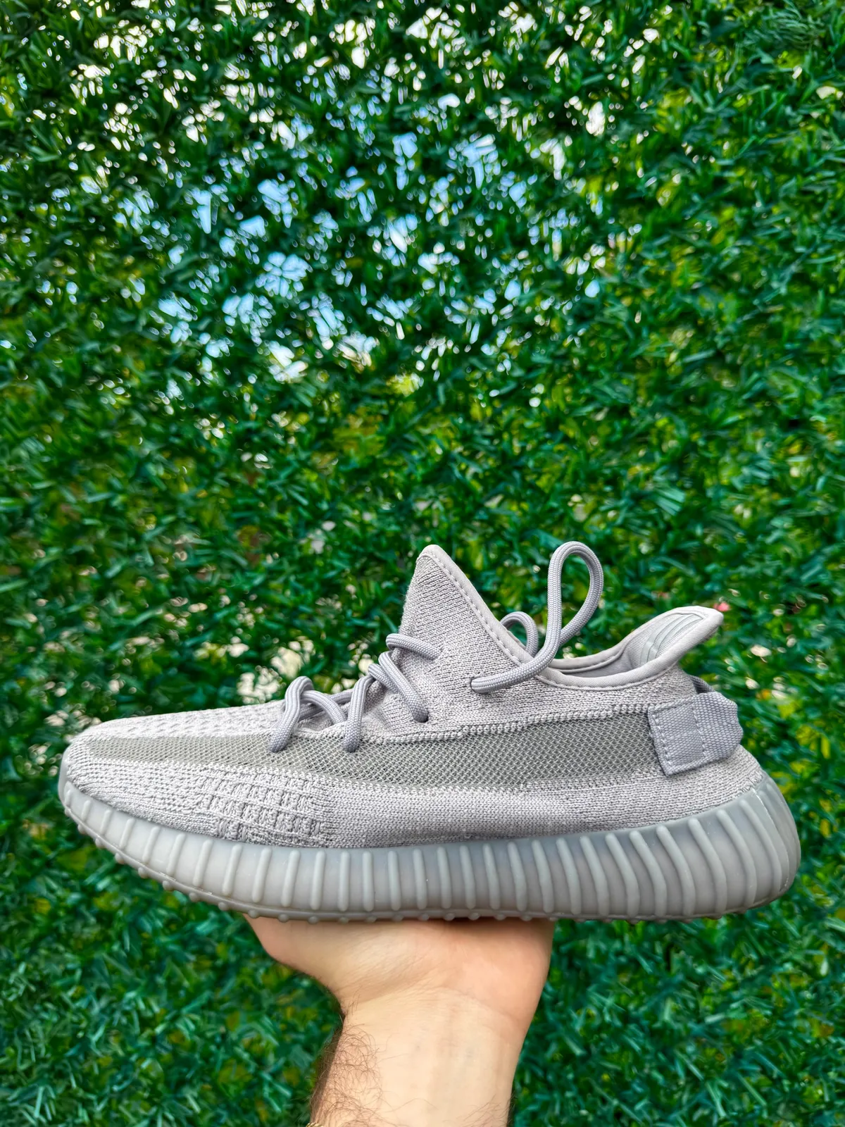 Yeezy Boost 350 V2 Steel Grey — mărimea 41 1/3 — foto 1
