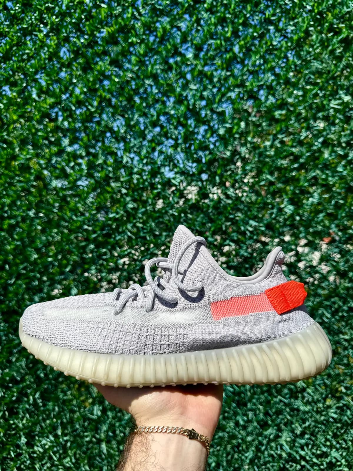 Yeezy Boost 350 V2 Tail Light — mărimea 42 2/3 — foto 1