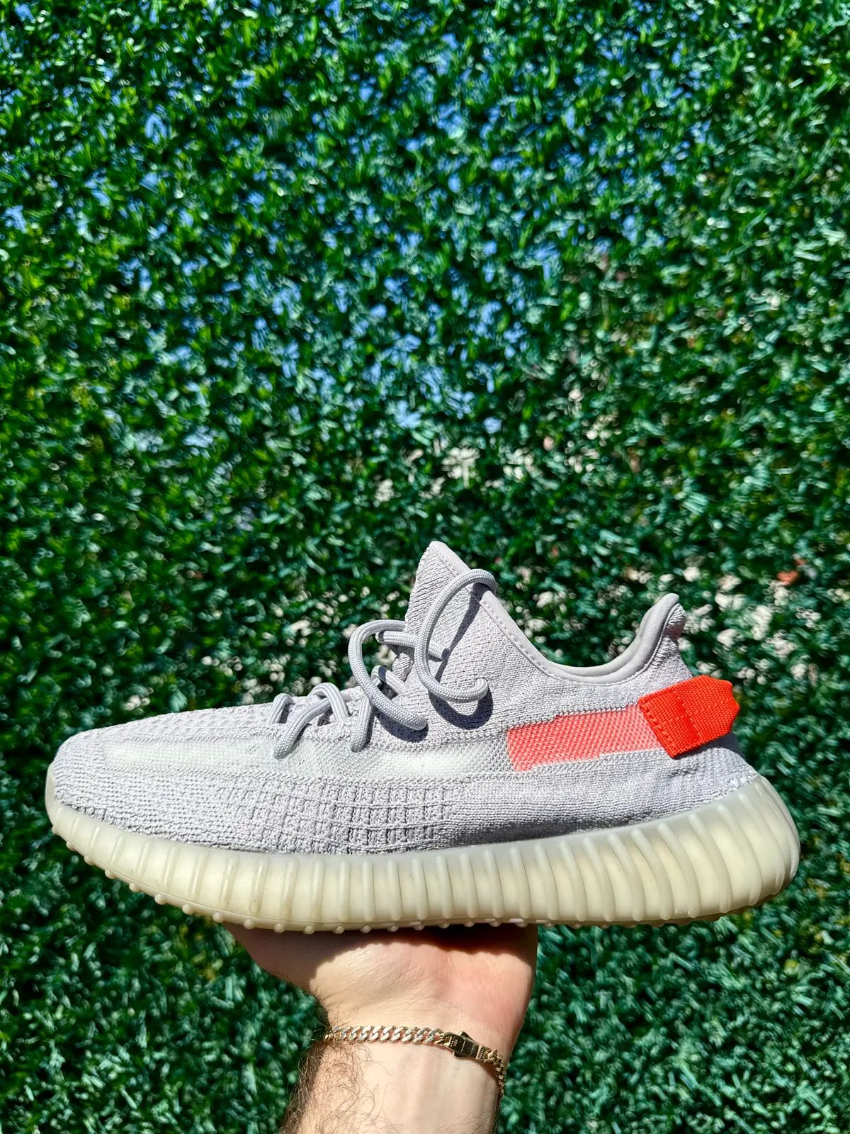 Yeezy Boost 350 V2 Tail Light — mărimea 42 2/3 — foto 1