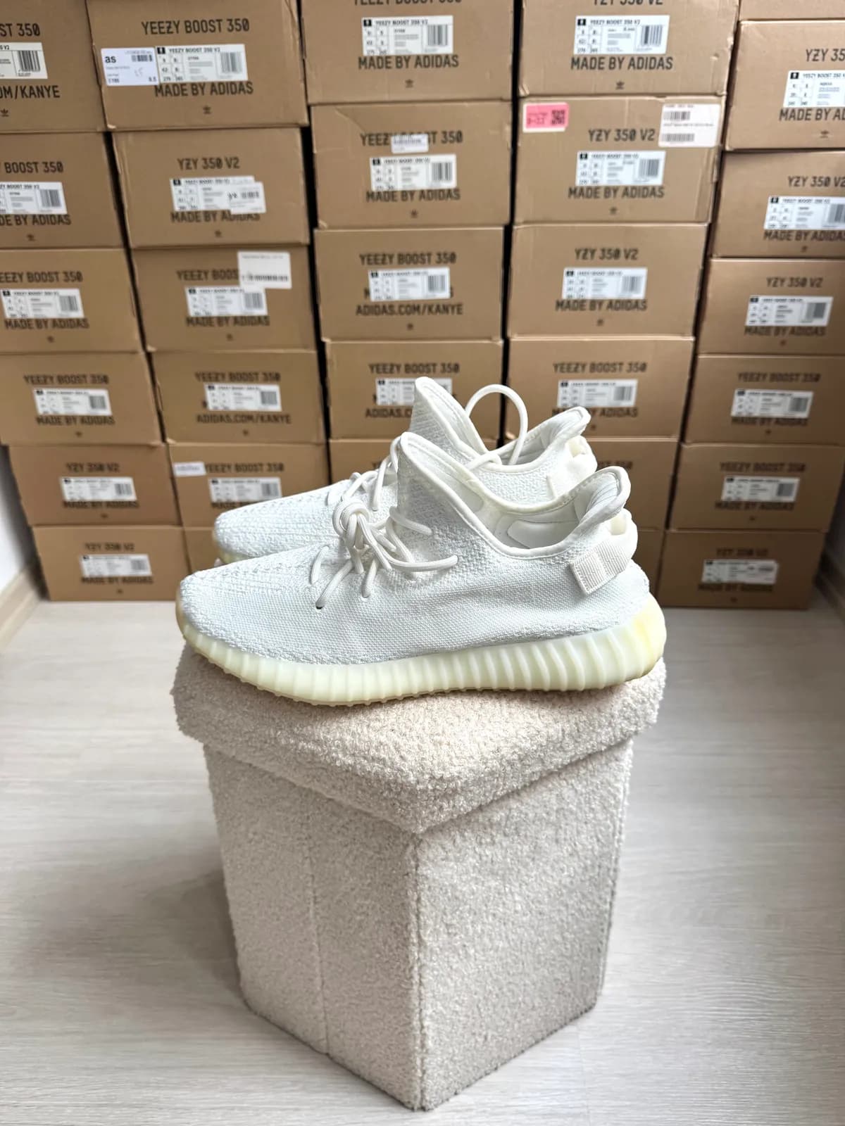 Yeezy Boost 350 V2 Cream / Triple White — mărimea 45 1/3 — foto 1