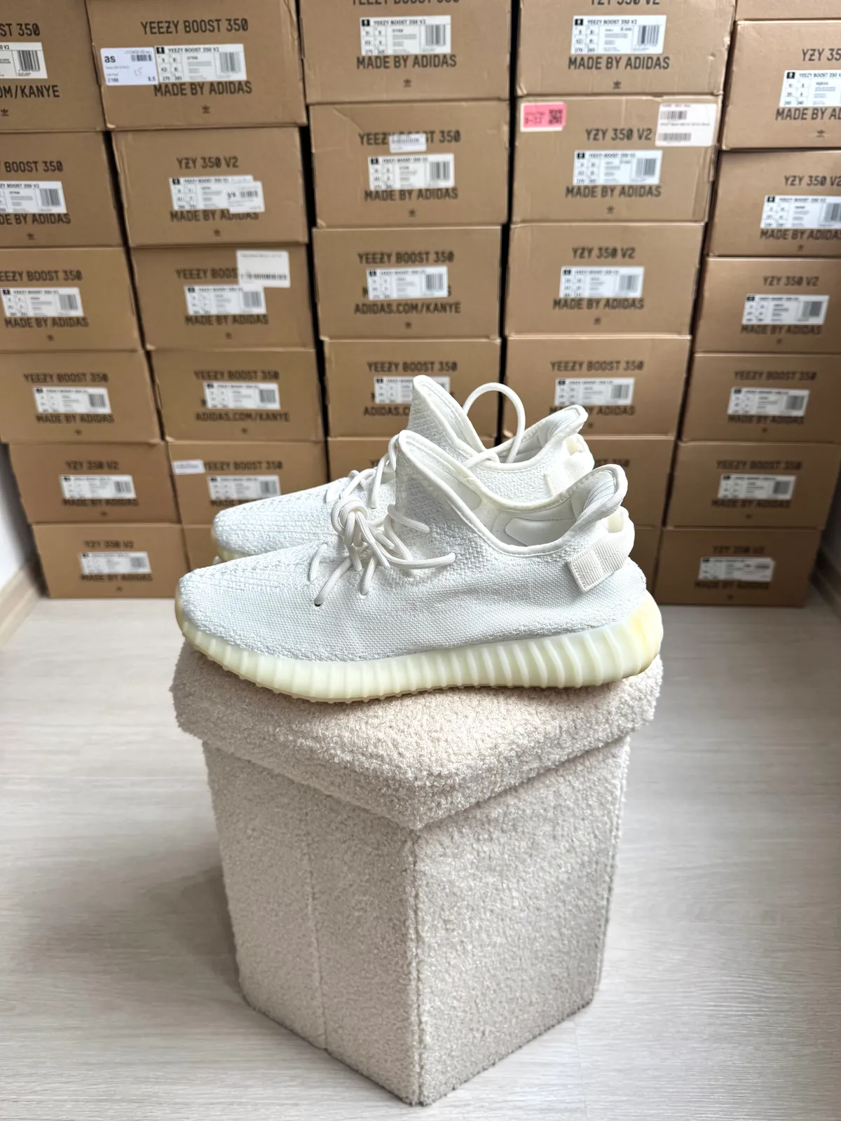 Yeezy Boost 350 V2 Cream / Triple White — mărimea 45 1/3 — foto 1