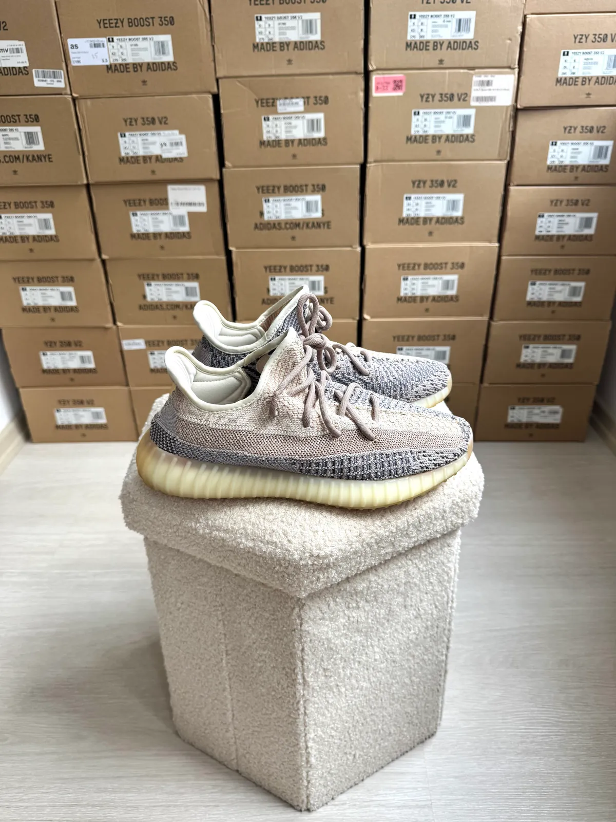 Yeezy Boost 350 V2 Ash Pearl — mărimea 41 1/3 — foto 3