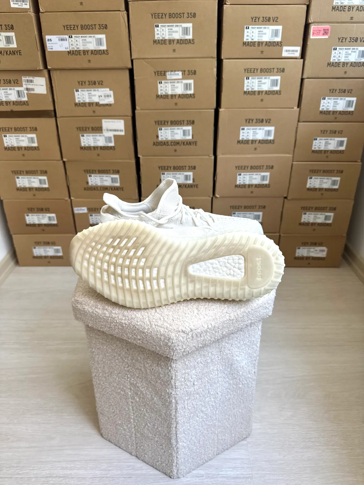 Yeezy Boost 350 V2 Bone — mărimea 46 — foto 4