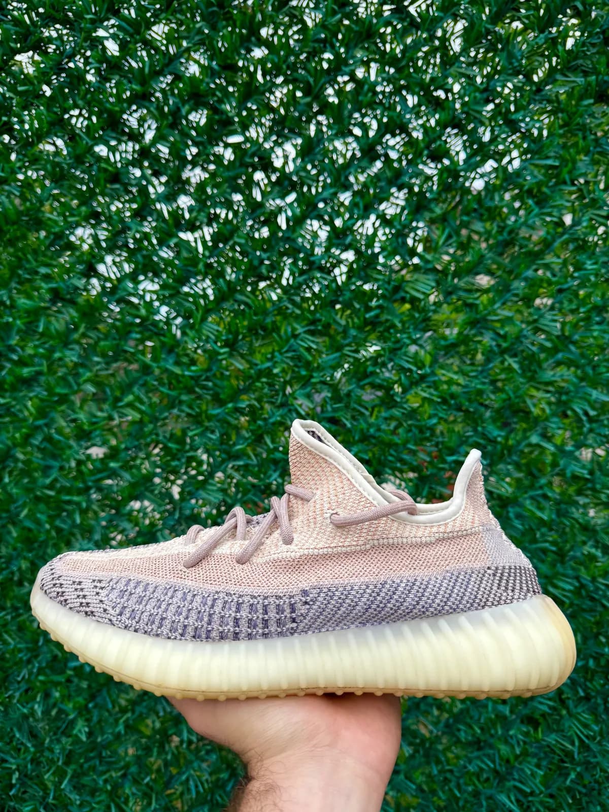 Yeezy Boost 350 V2 Ash Pearl — mărimea 42 — foto 1