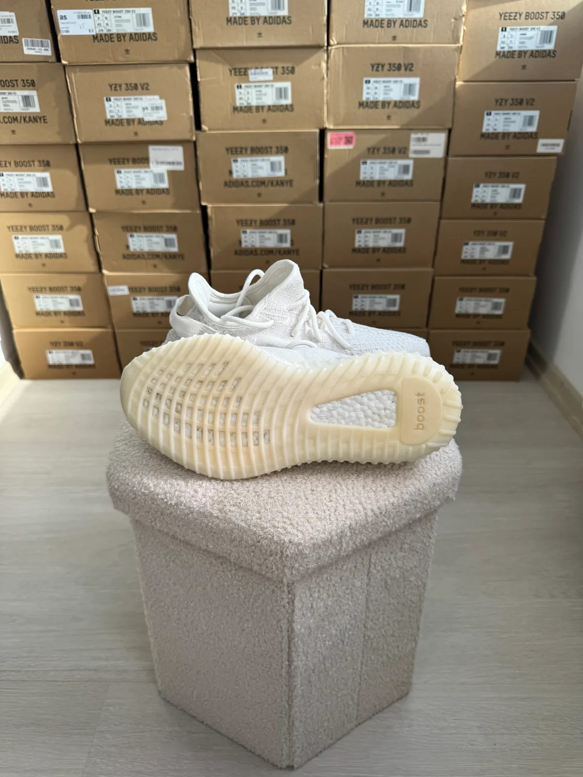 Yeezy Boost 350 V2 Bone — mărimea 42 — foto 4