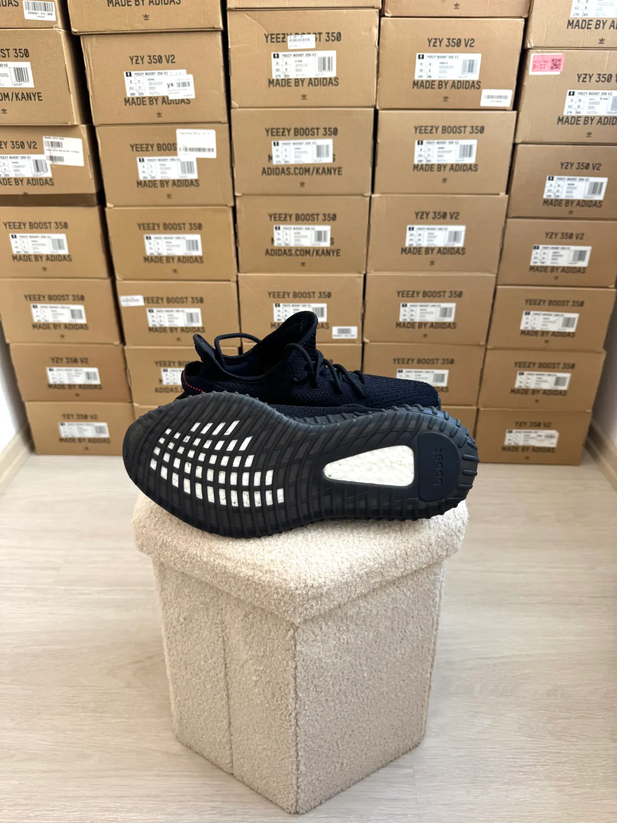 Yeezy Boost 350 V2 Bred — mărimea 46 — foto 4