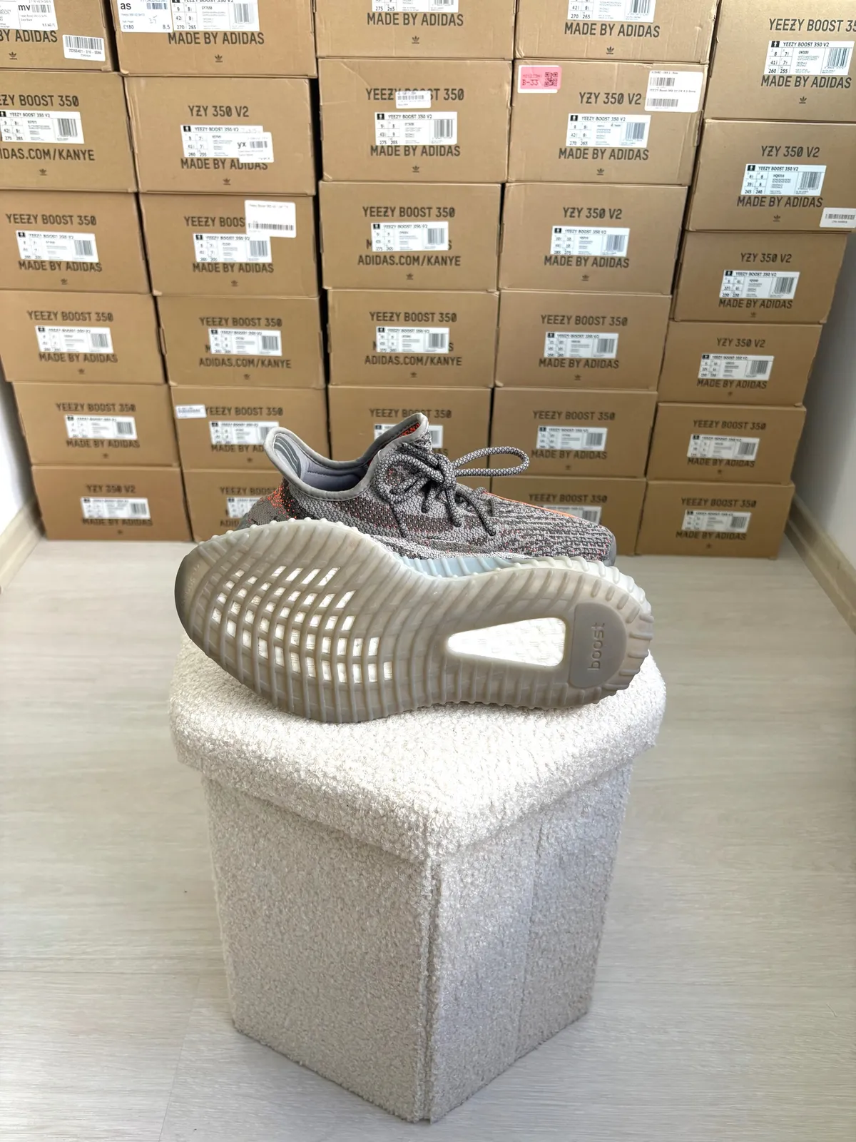 Yeezy Boost 350 V2 Beluga Reflective — mărimea 42 — foto 4