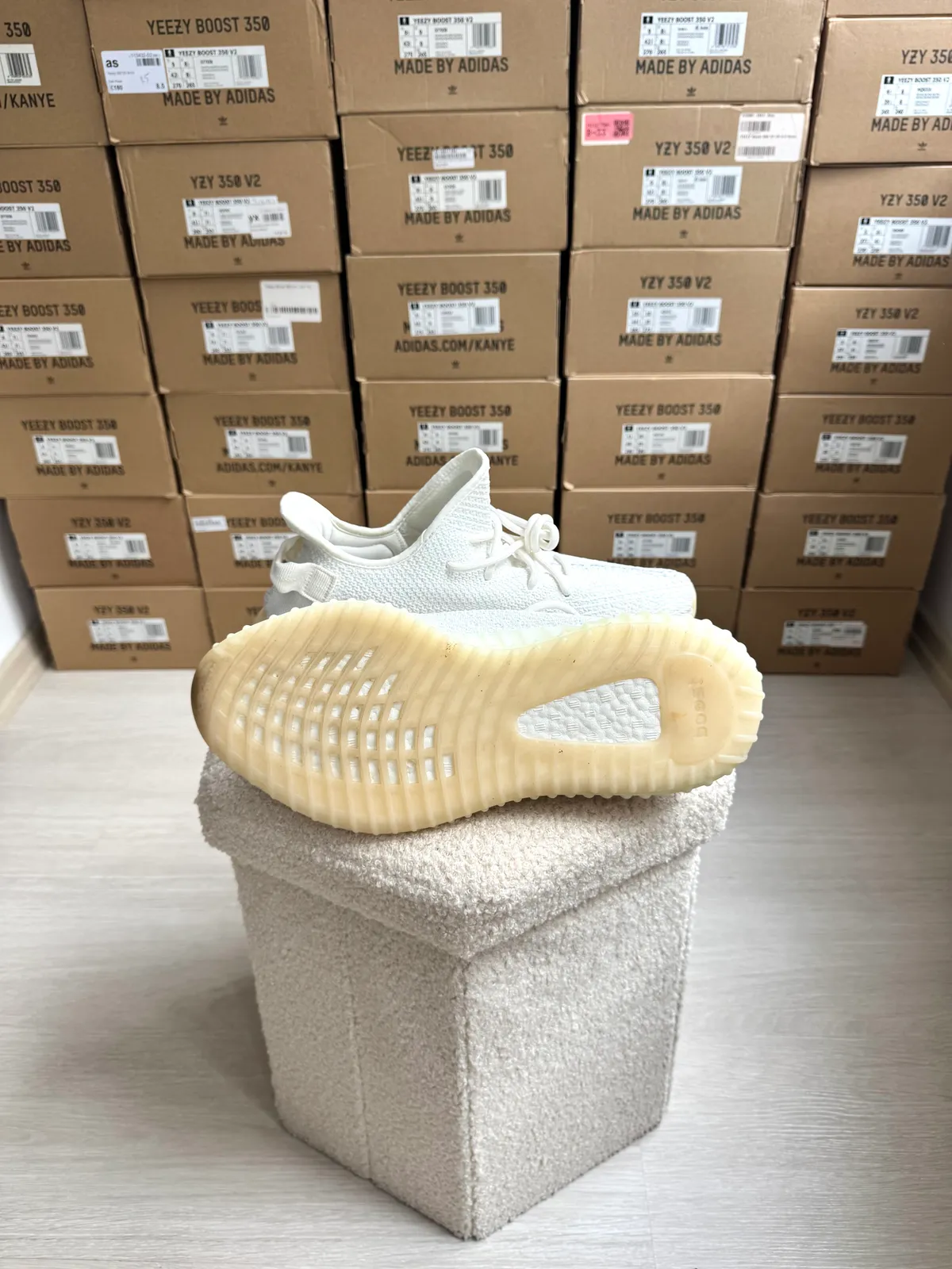 Yeezy Boost 350 V2 Cream / Triple White — mărimea 45 1/3 — foto 4