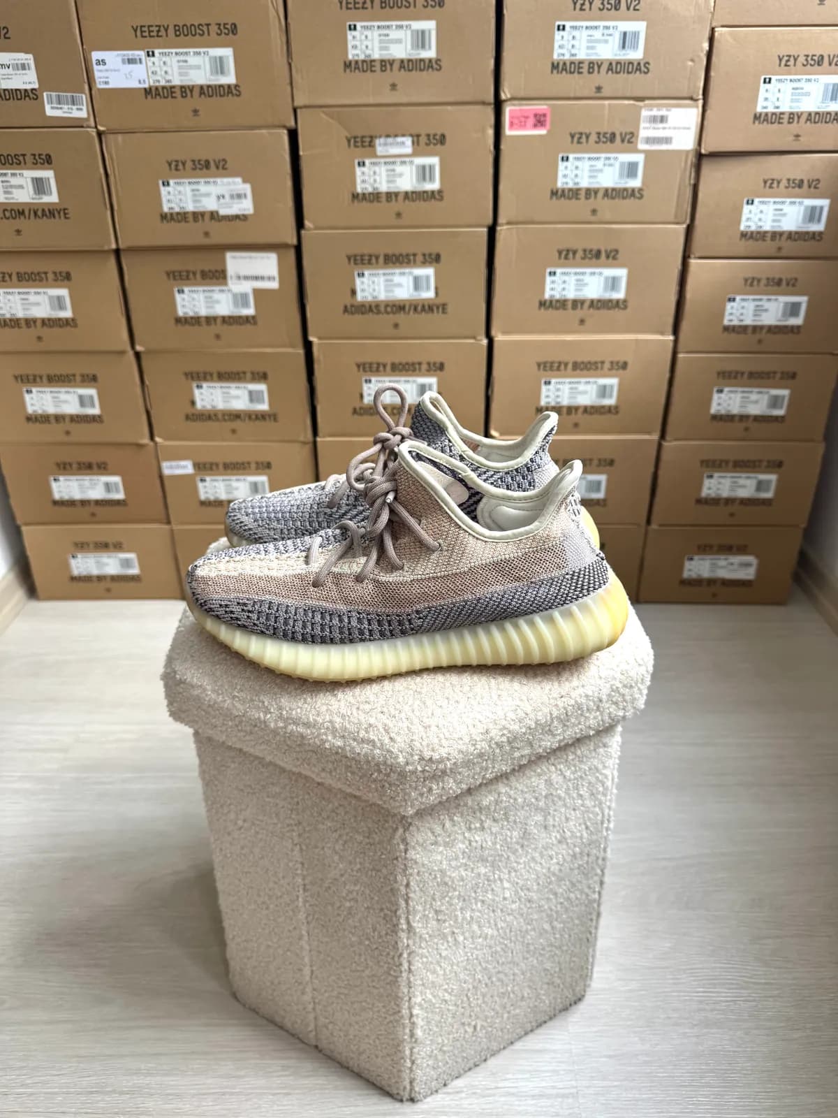 Yeezy Boost 350 V2 Ash Pearl — mărimea 41 1/3 — foto 1