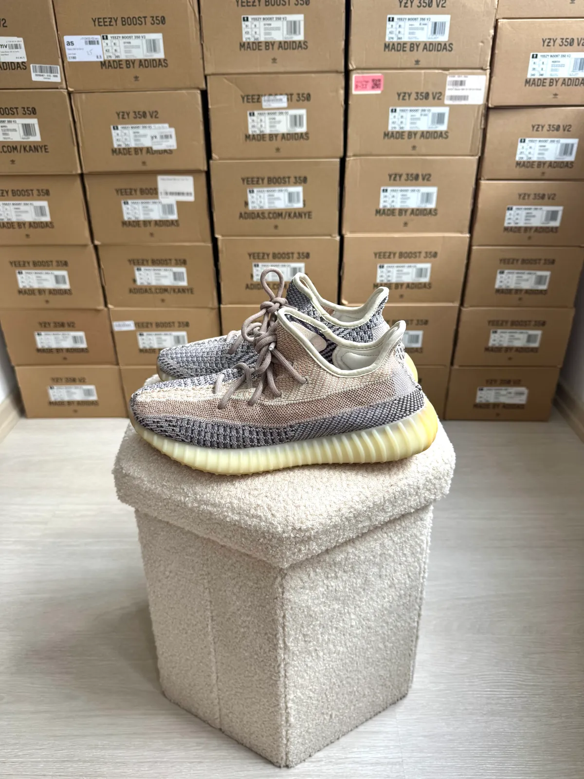 Yeezy Boost 350 V2 Ash Pearl — mărimea 41 1/3 — foto 1