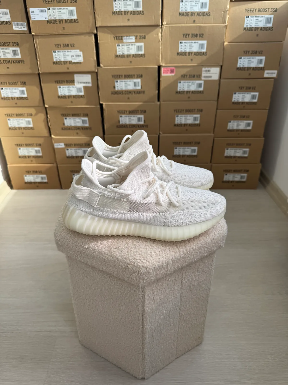 Yeezy Boost 350 V2 Bone — mărimea 42 — foto 3