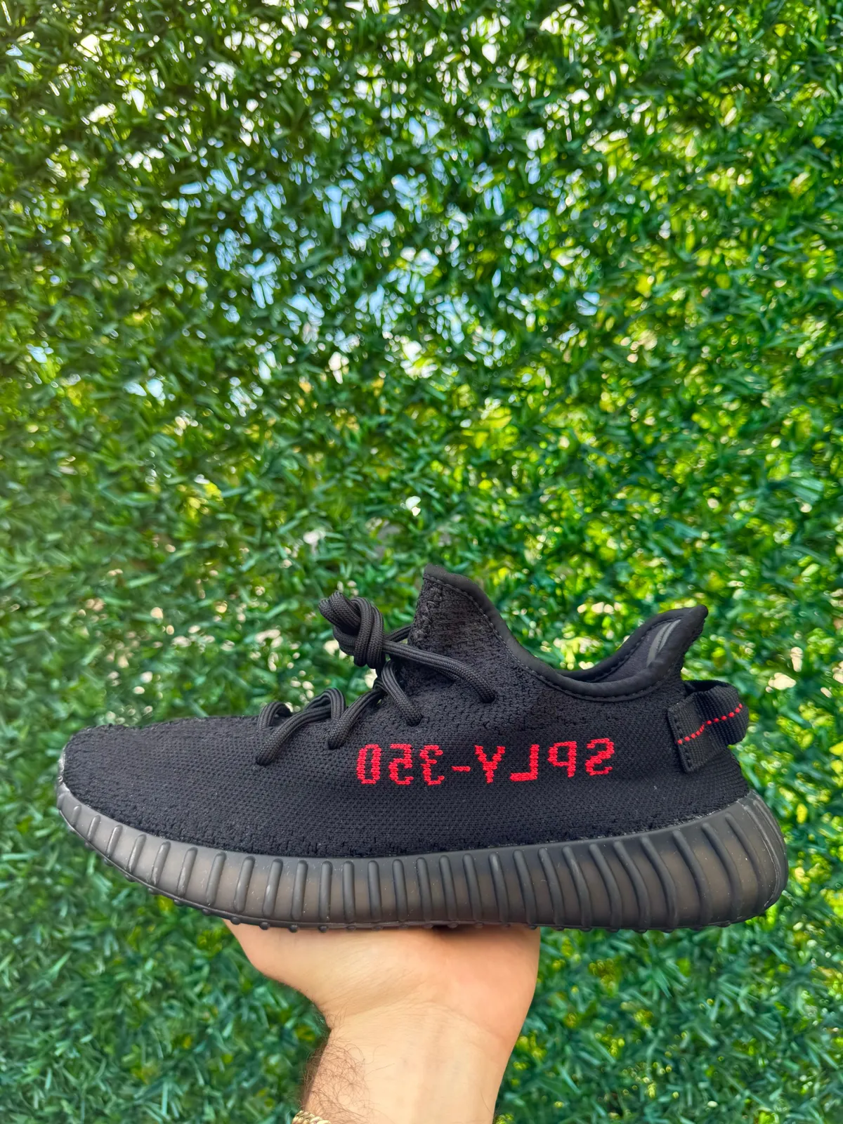 Yeezy Boost 350 V2 Bred — mărimea 41 1/3 — foto 1