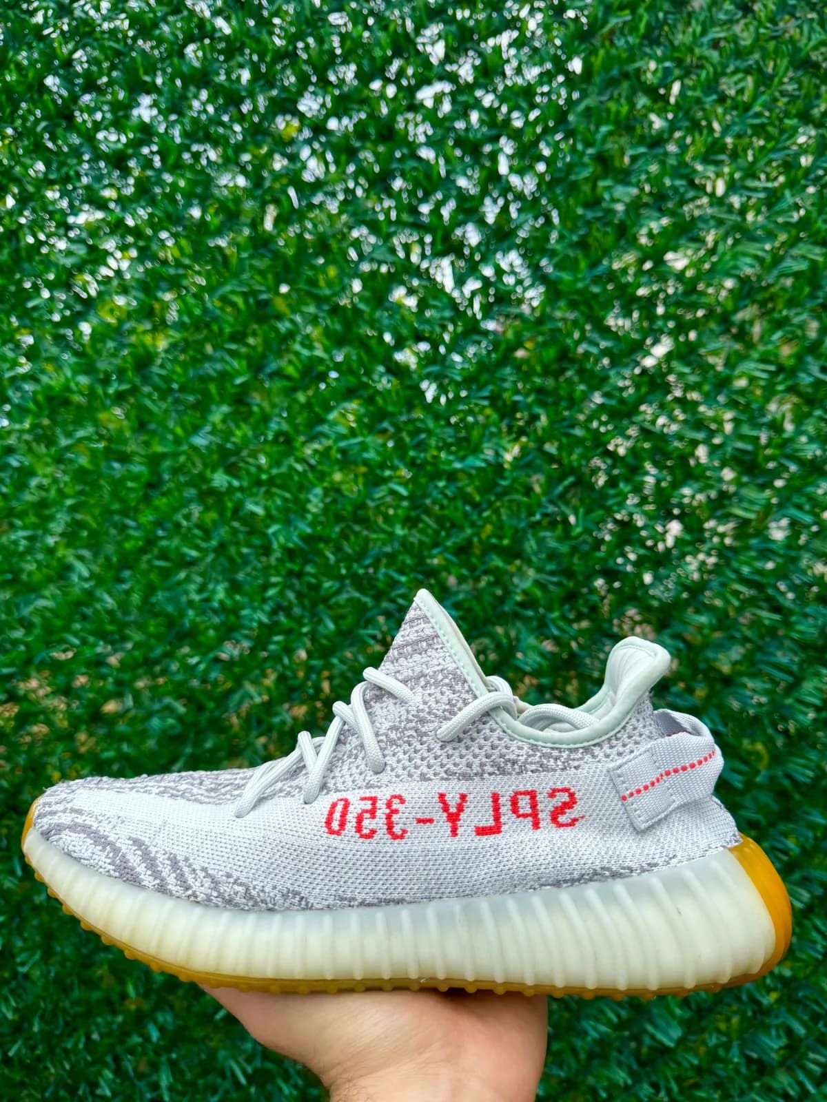 Yeezy Boost 350 V2 Blue Tint — mărimea 42 2/3 — foto 1