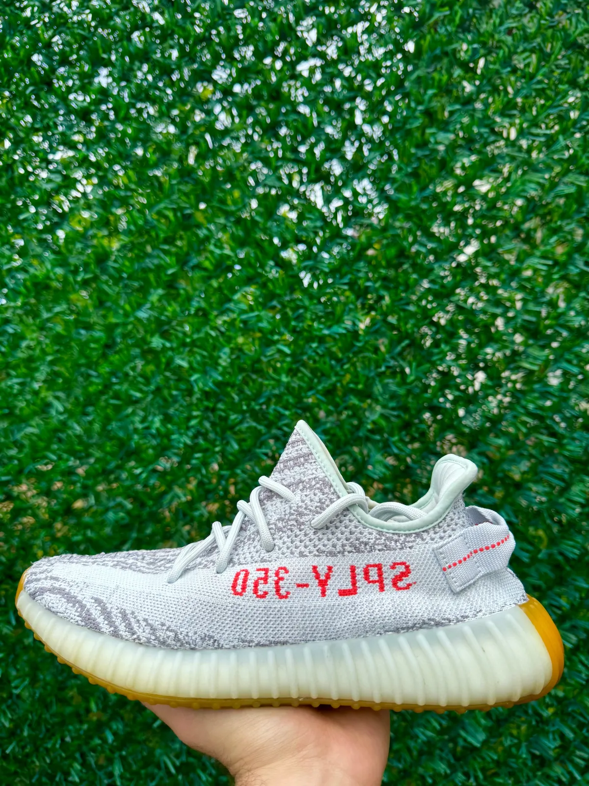 Yeezy Boost 350 V2 Blue Tint — mărimea 42 2/3 — foto 1