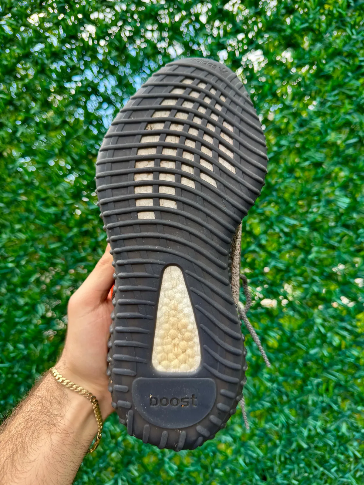 Yeezy Boost 350 V2 Carbon Beluga — mărimea 42 — foto 3