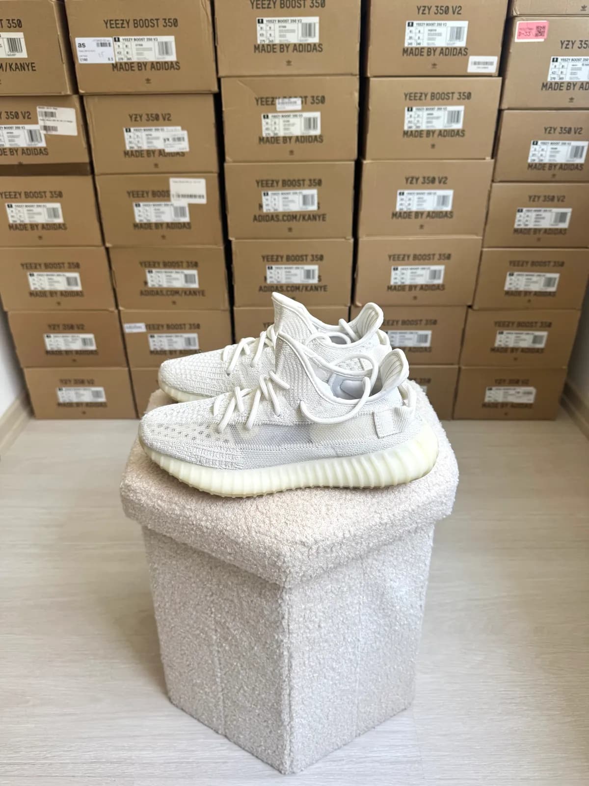 Yeezy Boost 350 V2 Bone — mărimea 39 1/3 — foto 1