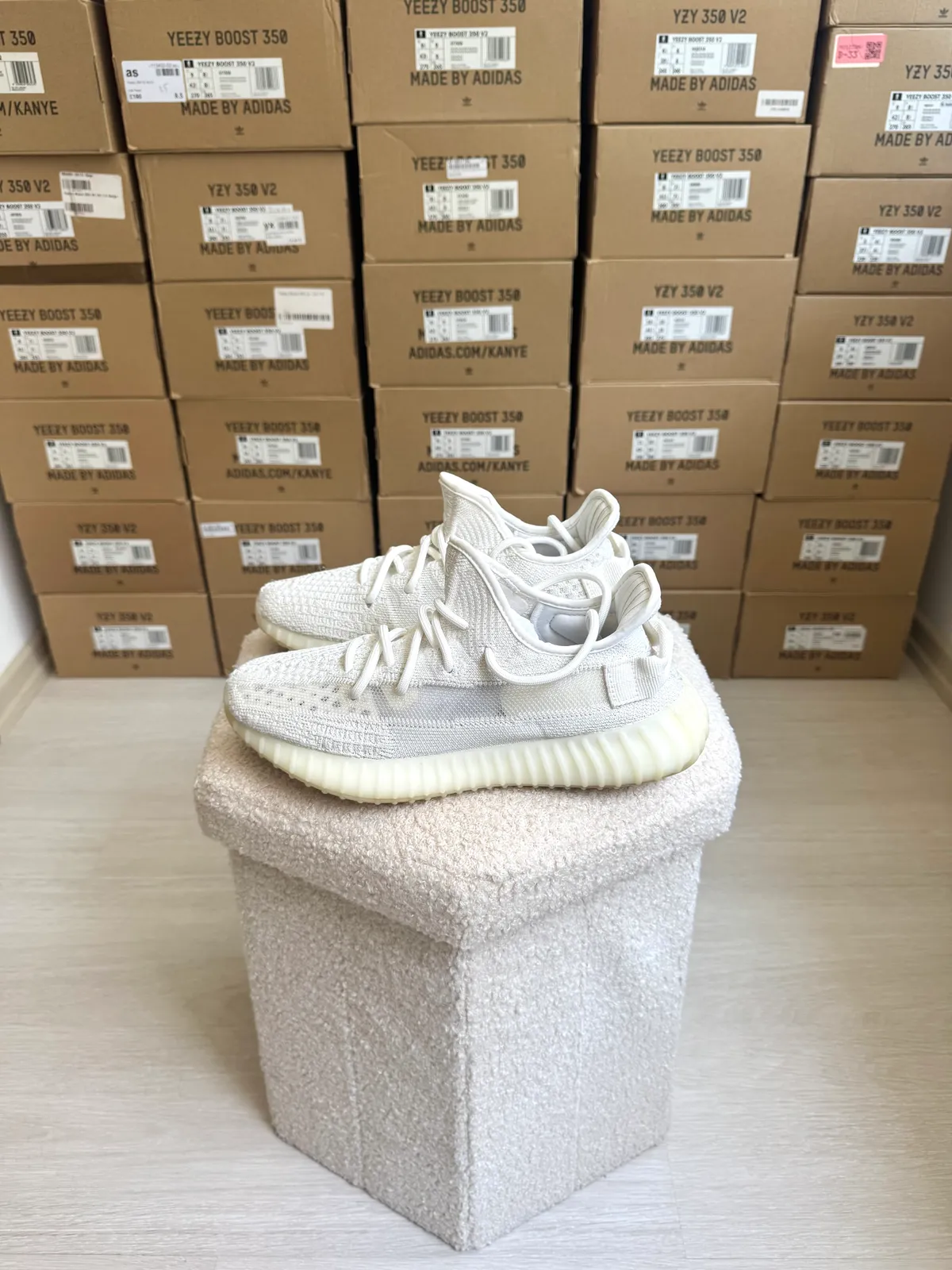 Yeezy Boost 350 V2 Bone — mărimea 39 1/3 — foto 1