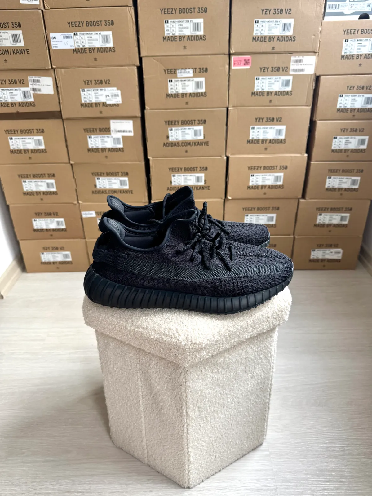 Yeezy Boost 350 V2 Onyx — mărimea 45 1/3 — foto 3