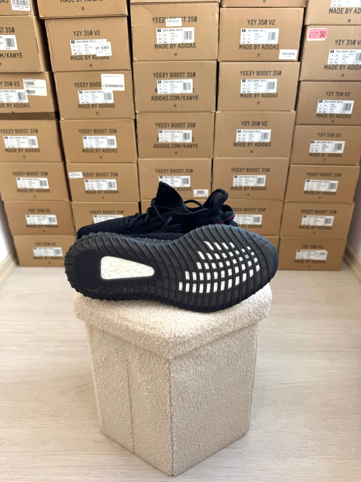 Yeezy Boost 350 V2 Bred — mărimea 46 — foto 5