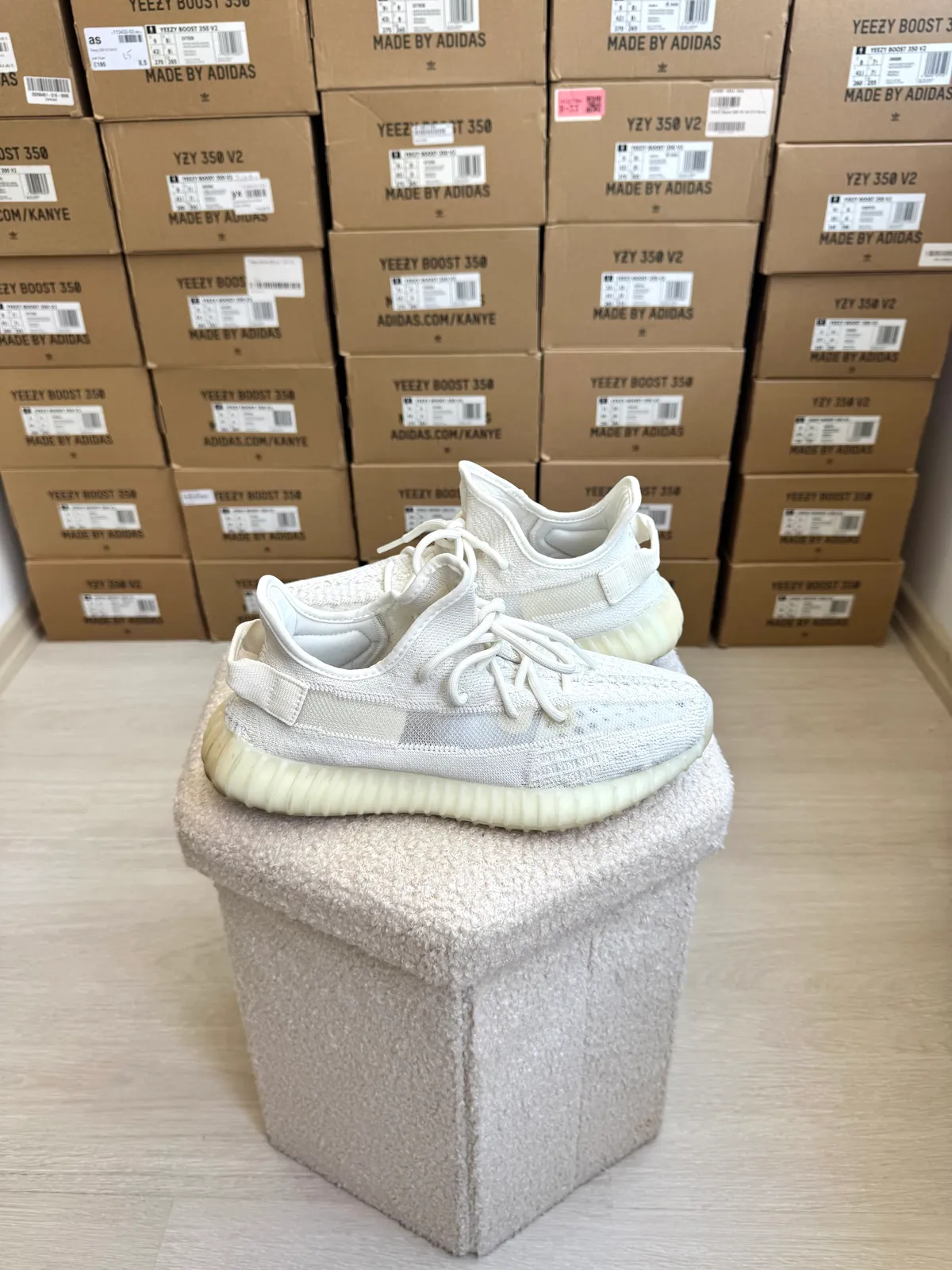 Yeezy Boost 350 V2 Bone — mărimea 41 1/3 — foto 3