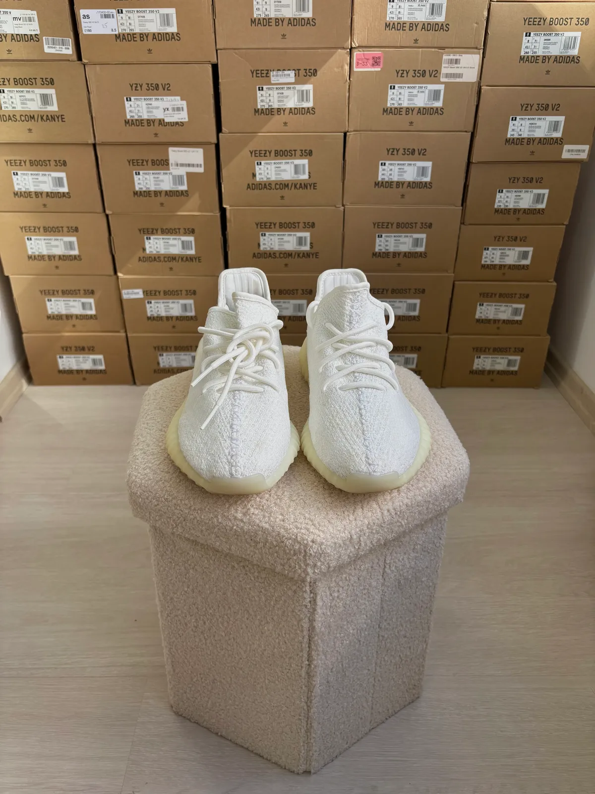 Yeezy Boost 350 V2 Cream / Triple White — mărimea 43 1/3 — foto 2