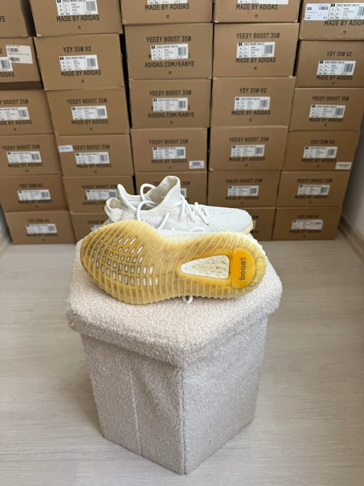 Yeezy Boost 350 V2 Bone — mărimea 37 1/3 — foto 2