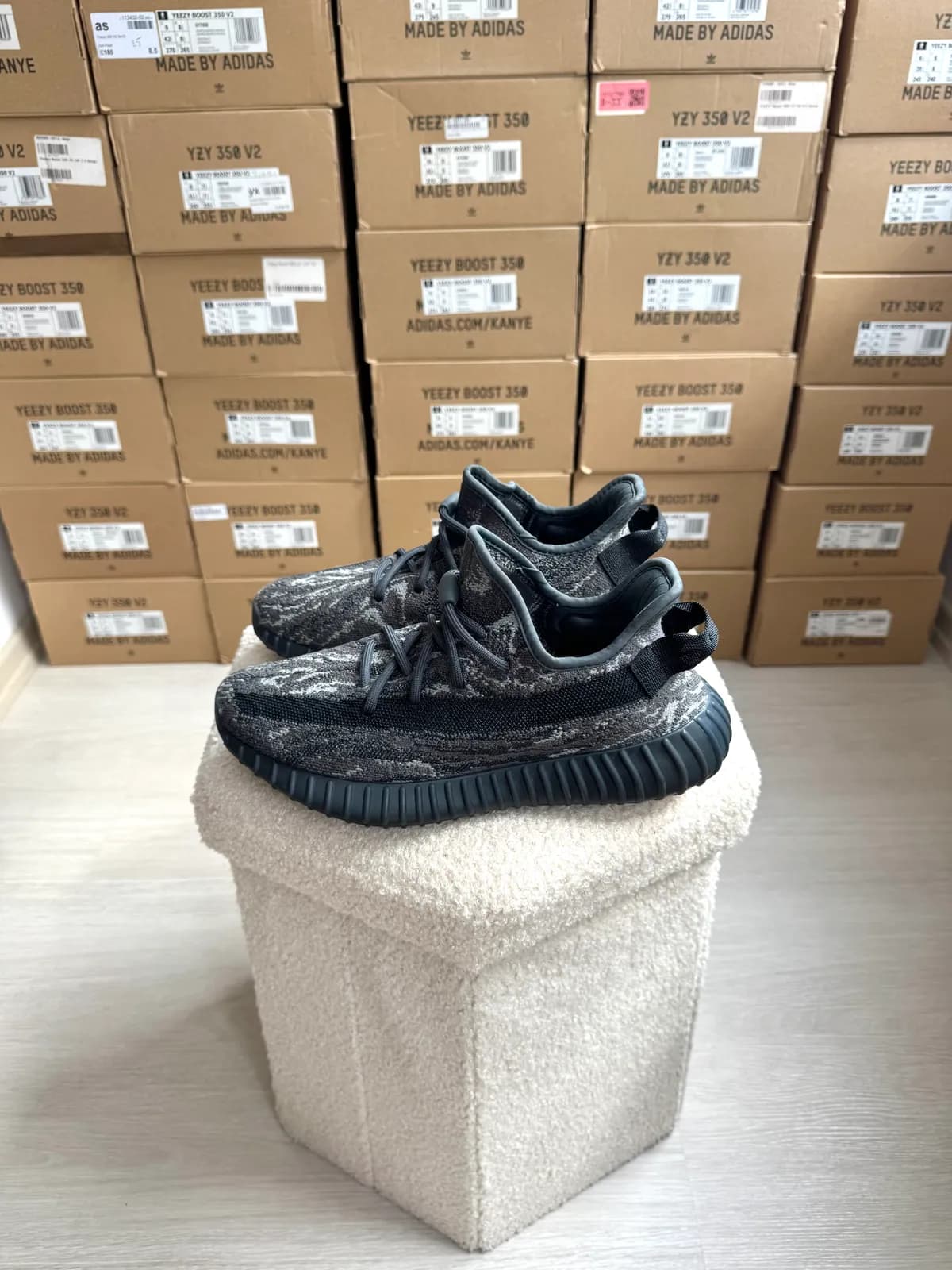 Yeezy Boost 350 V2 Dark Salt — mărimea 40 — foto 1