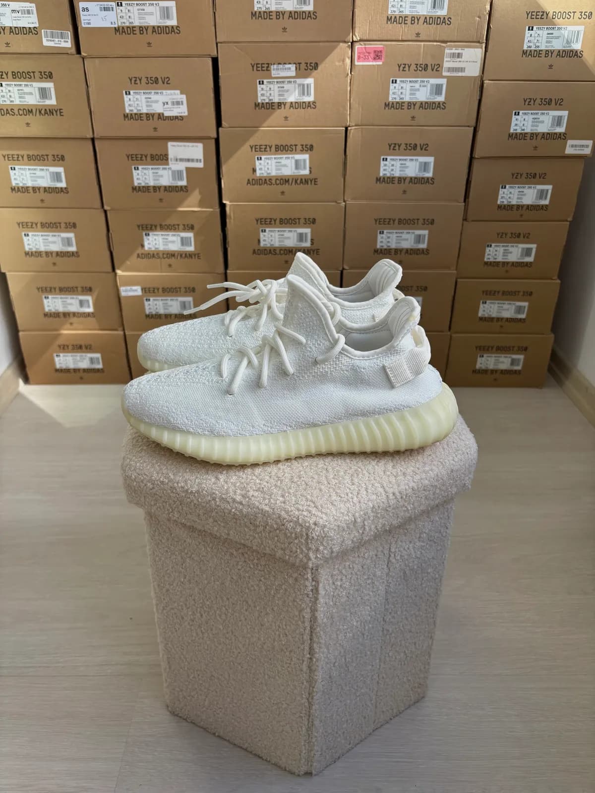 Yeezy Boost 350 V2 Cream / Triple White — mărimea 43 1/3 — foto 1