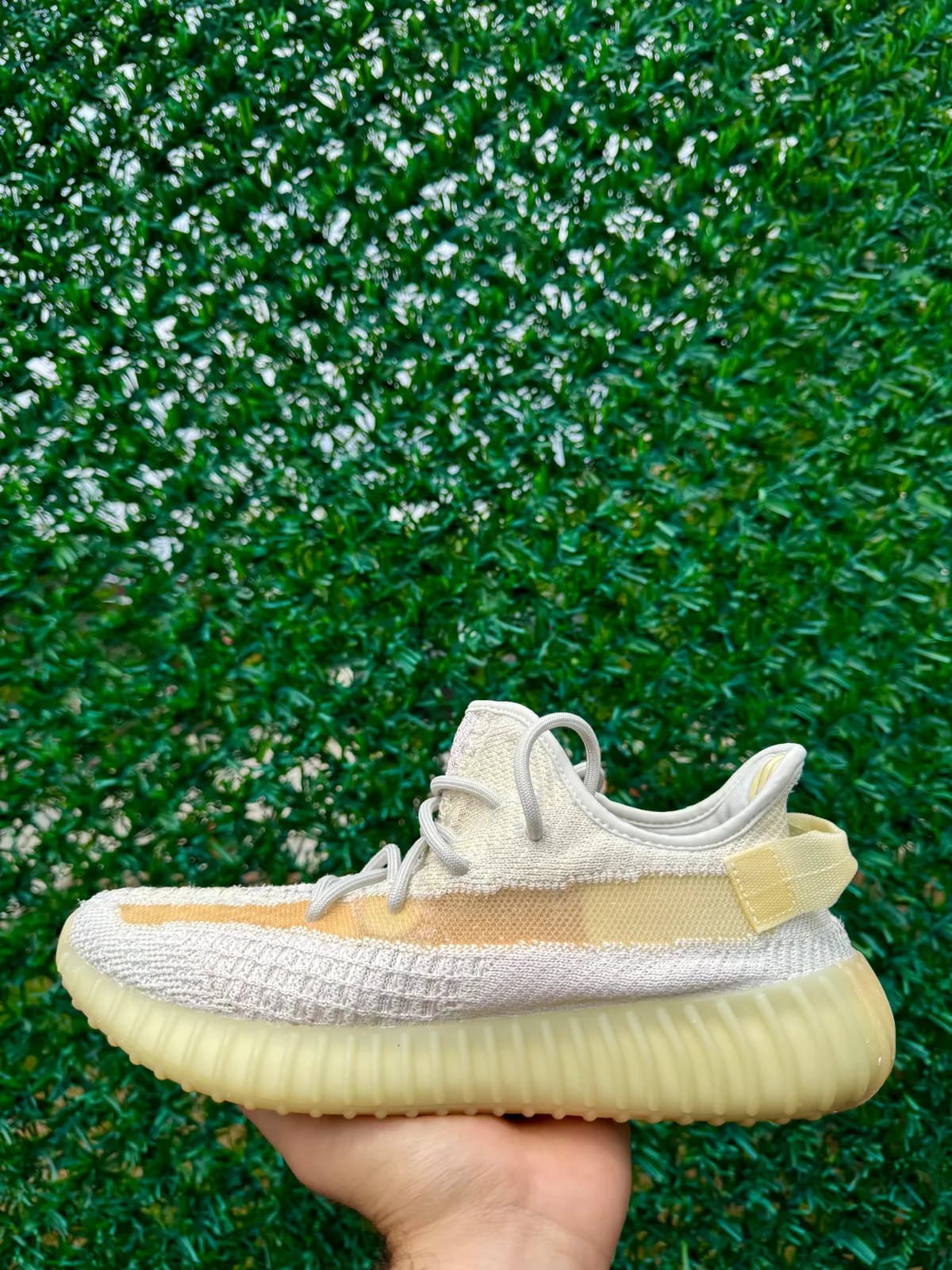 Yeezy Boost 350 V2 Light — mărimea 42 — foto 1