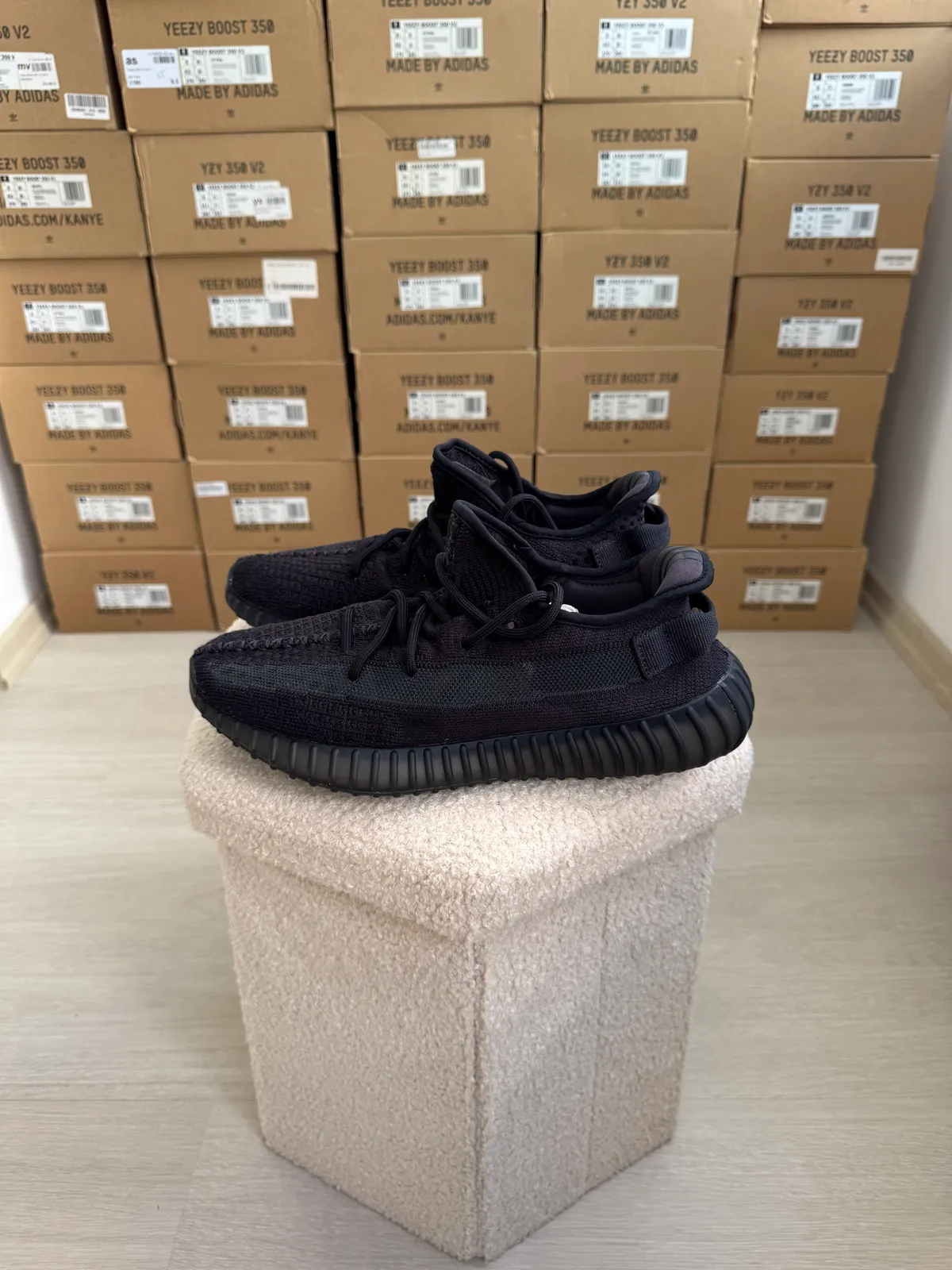 Yeezy Boost 350 V2 Onyx — mărimea 44 — foto 1