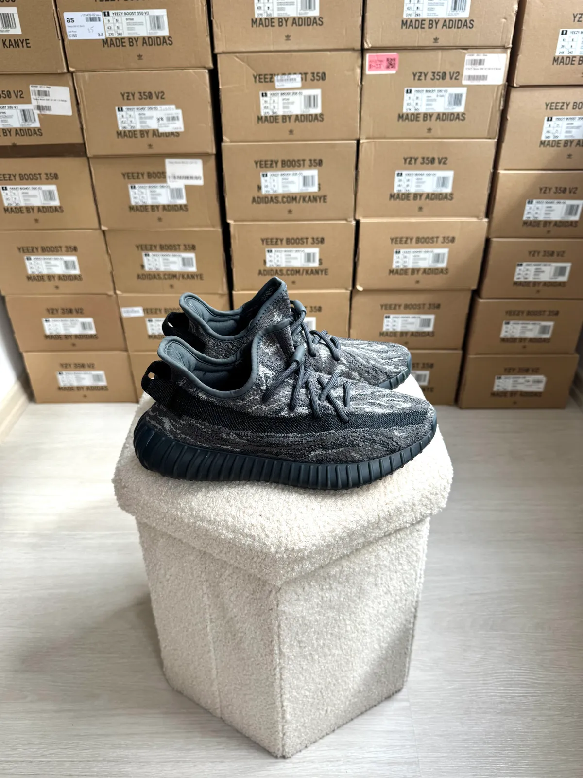 Yeezy Boost 350 V2 Dark Salt — mărimea 40 — foto 3