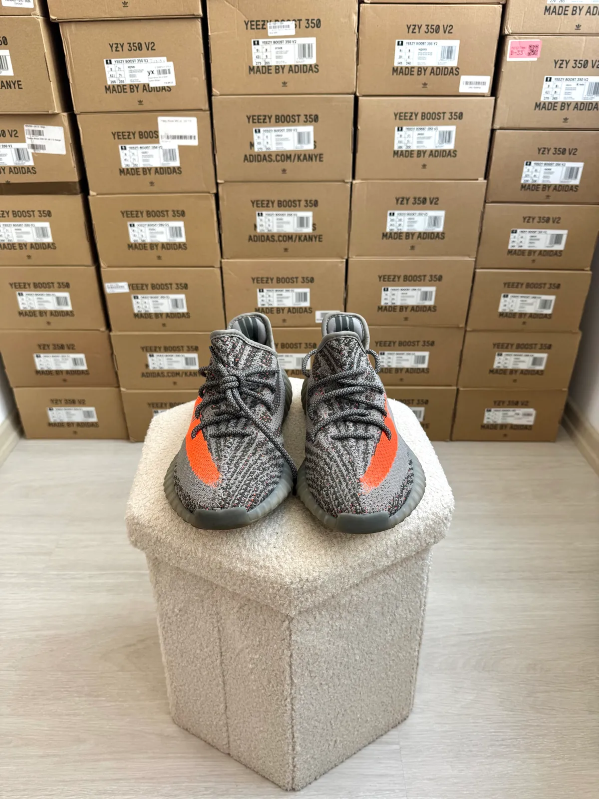 Yeezy Boost 350 V2 Beluga — mărimea 44 — foto 2