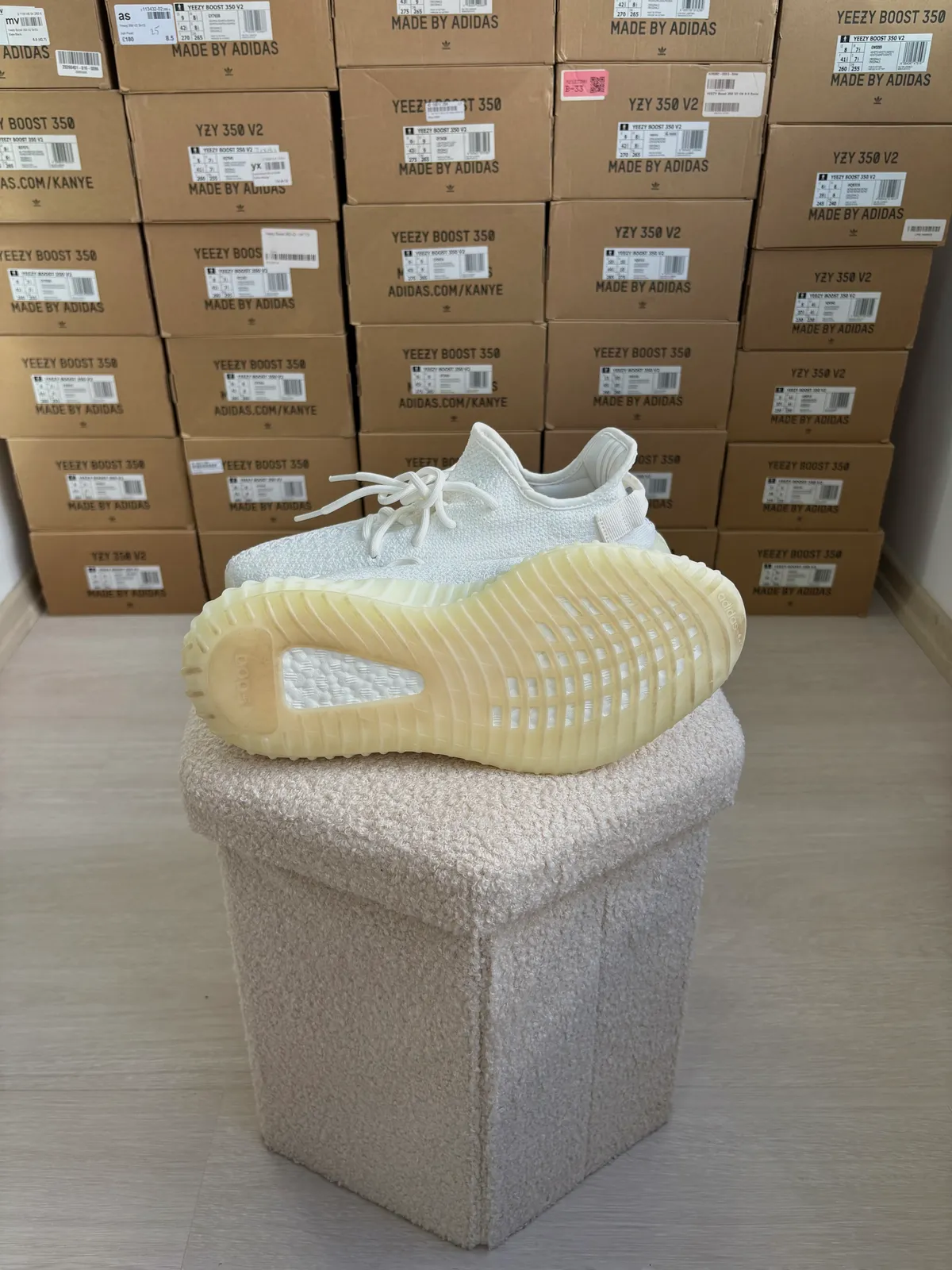 Yeezy Boost 350 V2 Cream / Triple White — mărimea 43 1/3 — foto 4